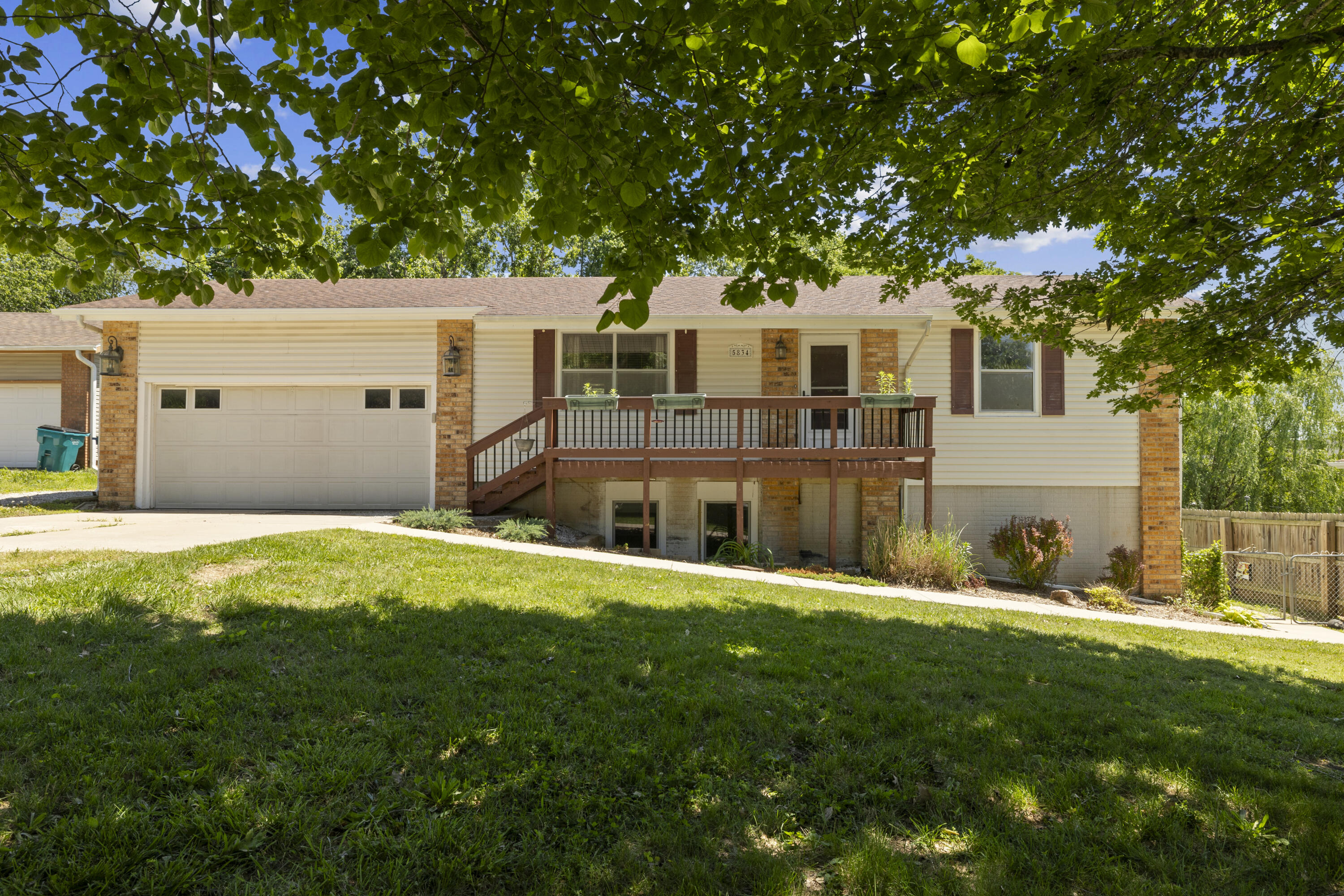 5834 South Iris Lane Property Photo 1