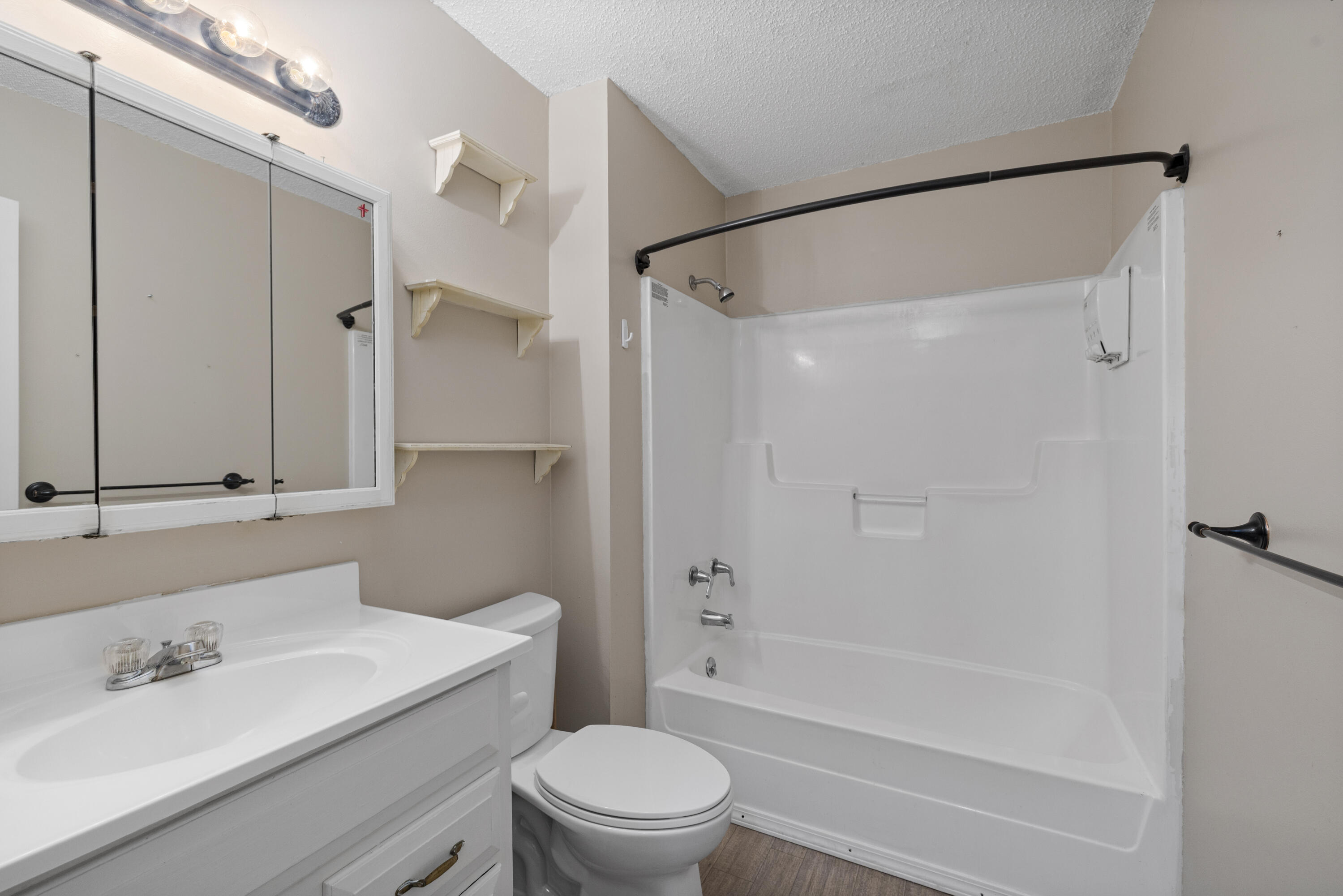 5834 South Iris Lane Property Photo 11