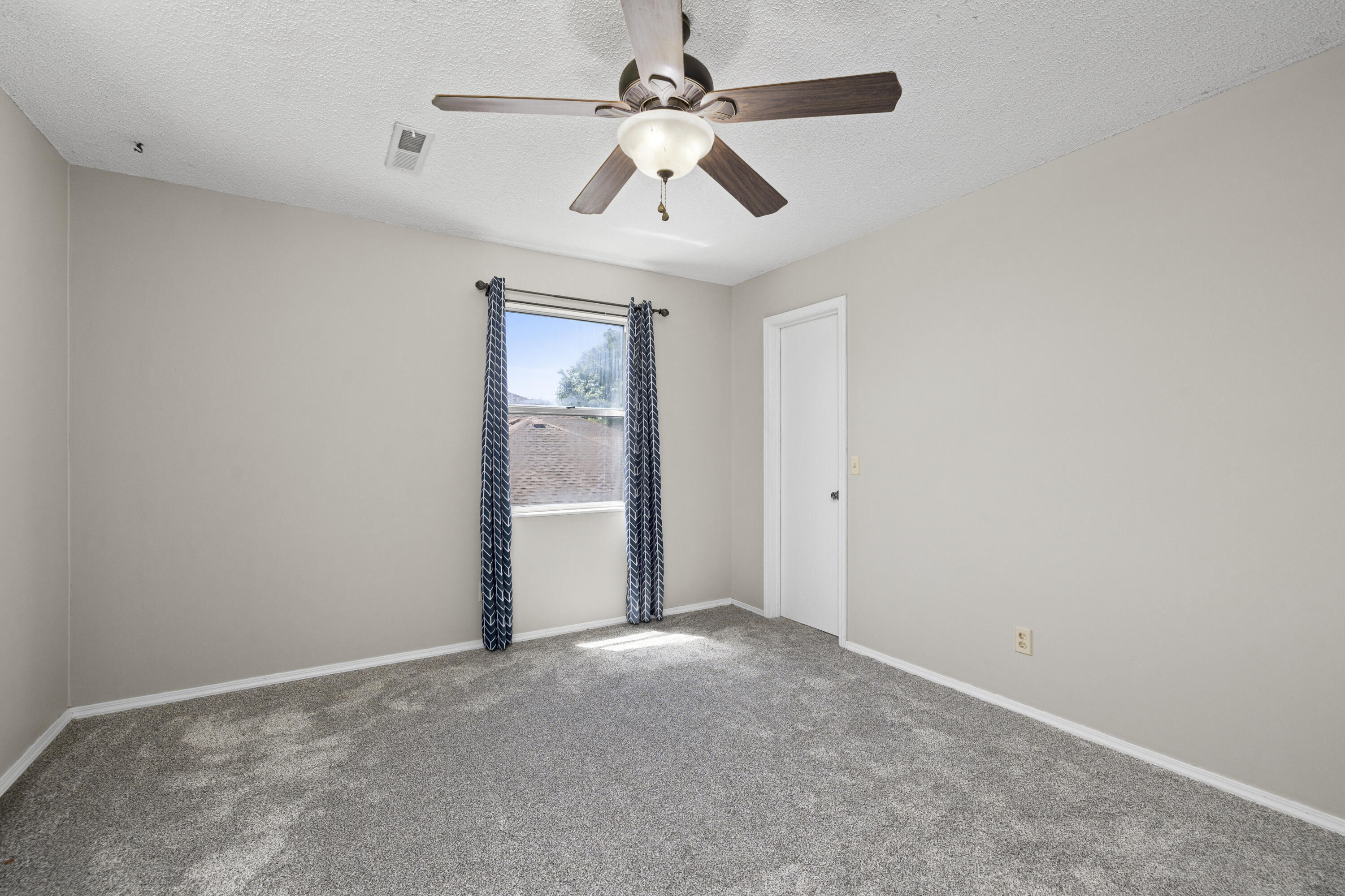 5834 South Iris Lane Property Photo 12