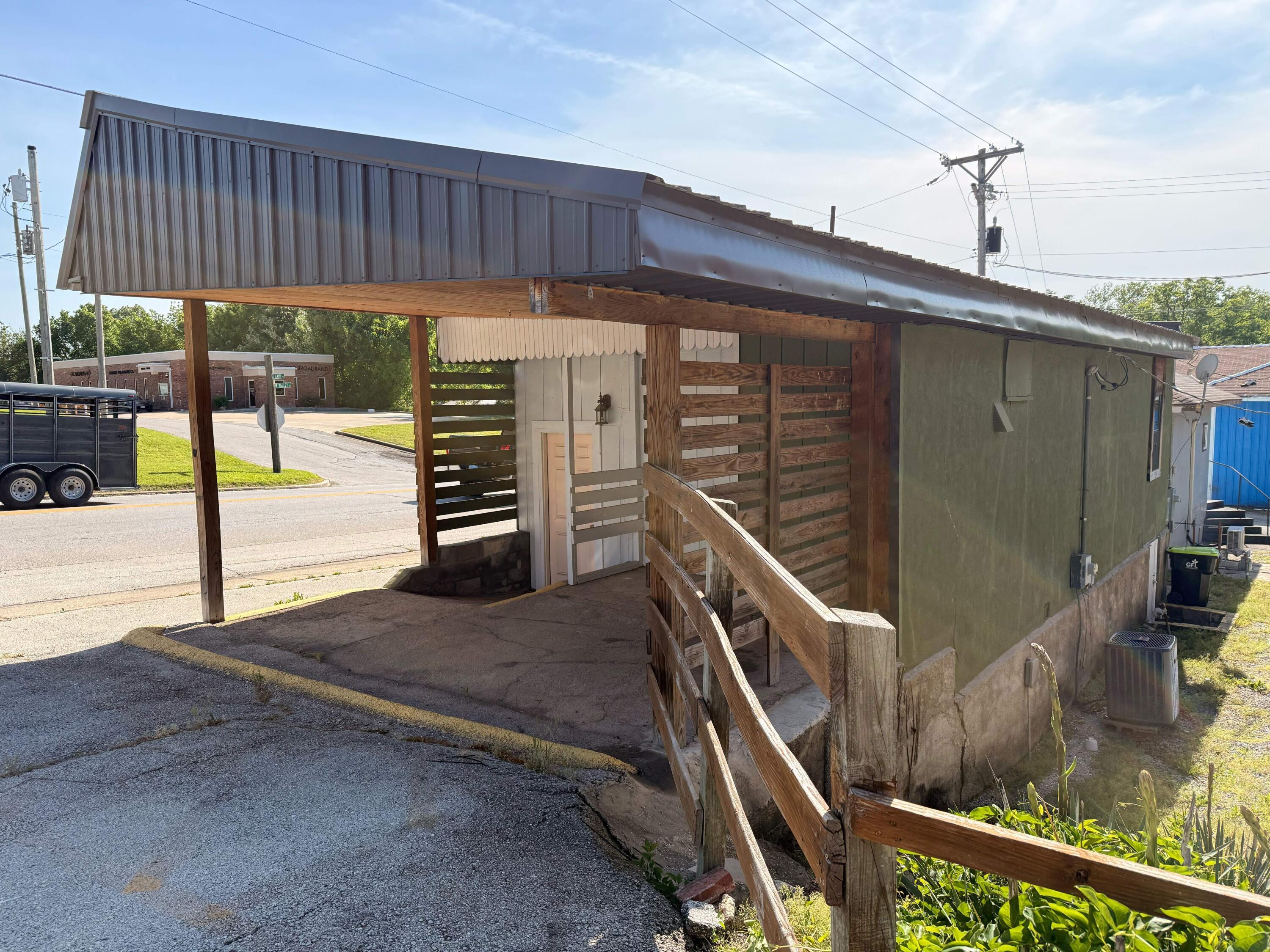 117 West 60 Highway Property Photo 1