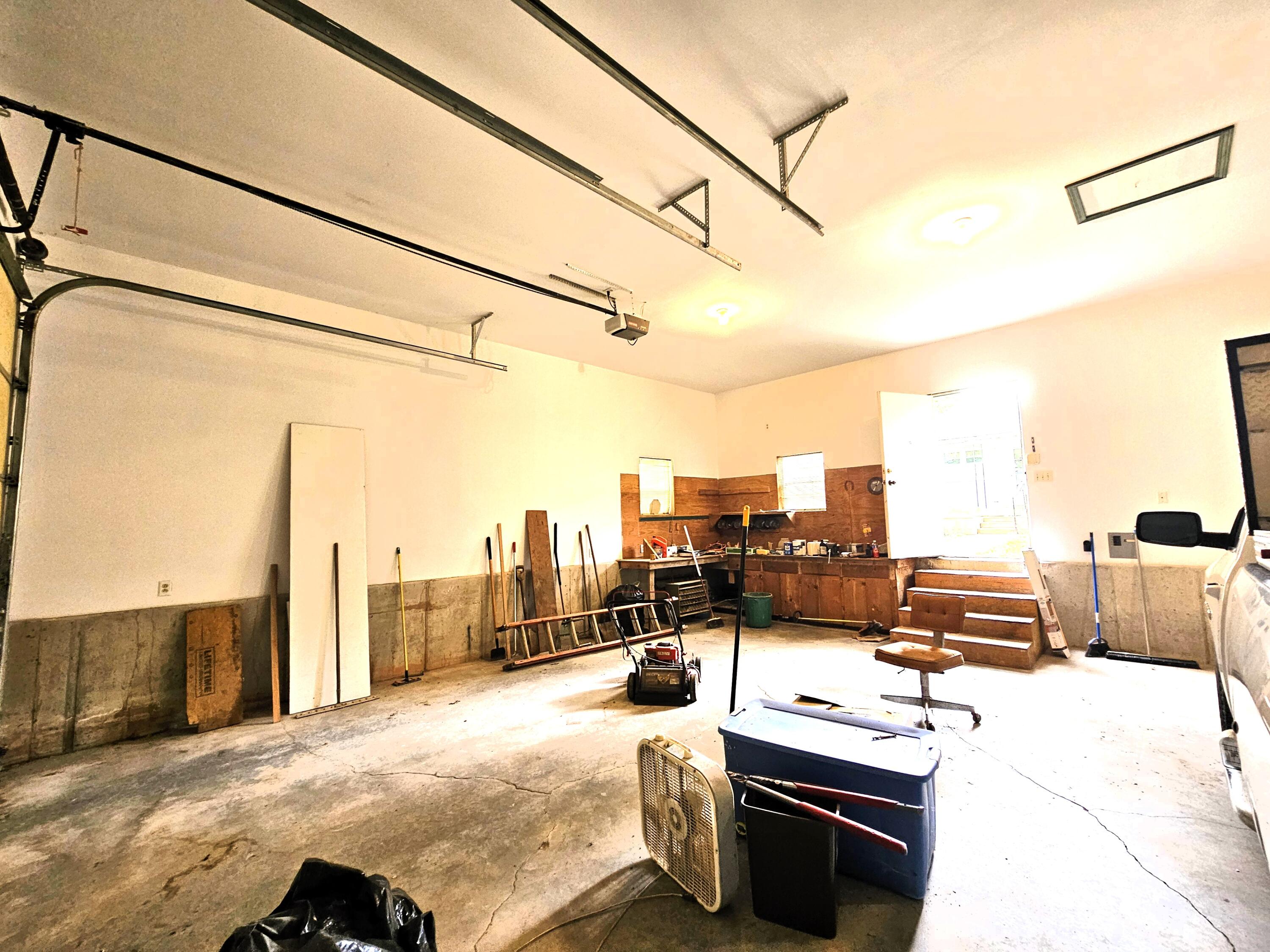 2229 North Kellett Avenue Property Photo 7