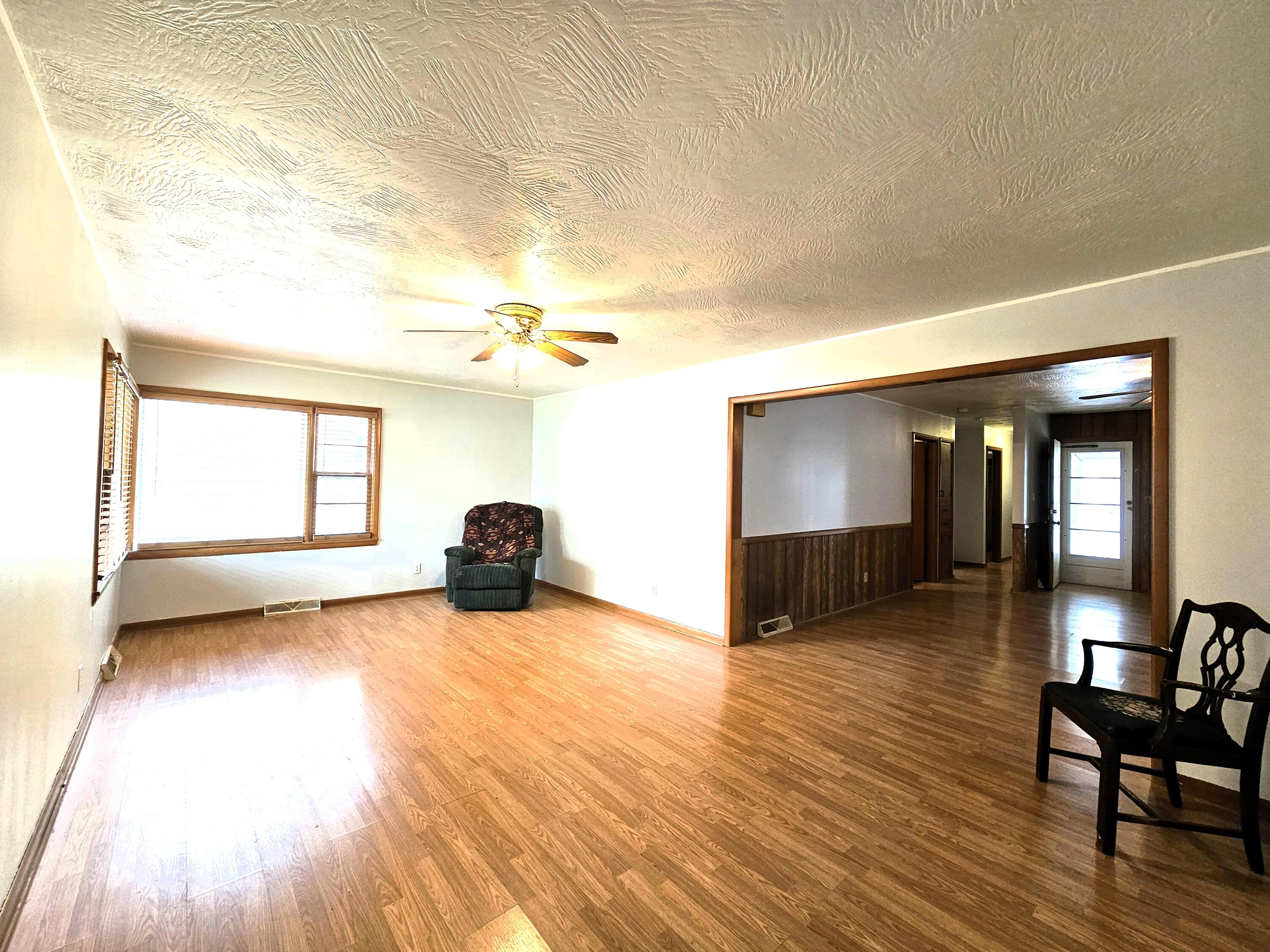 2229 North Kellett Avenue Property Photo 9