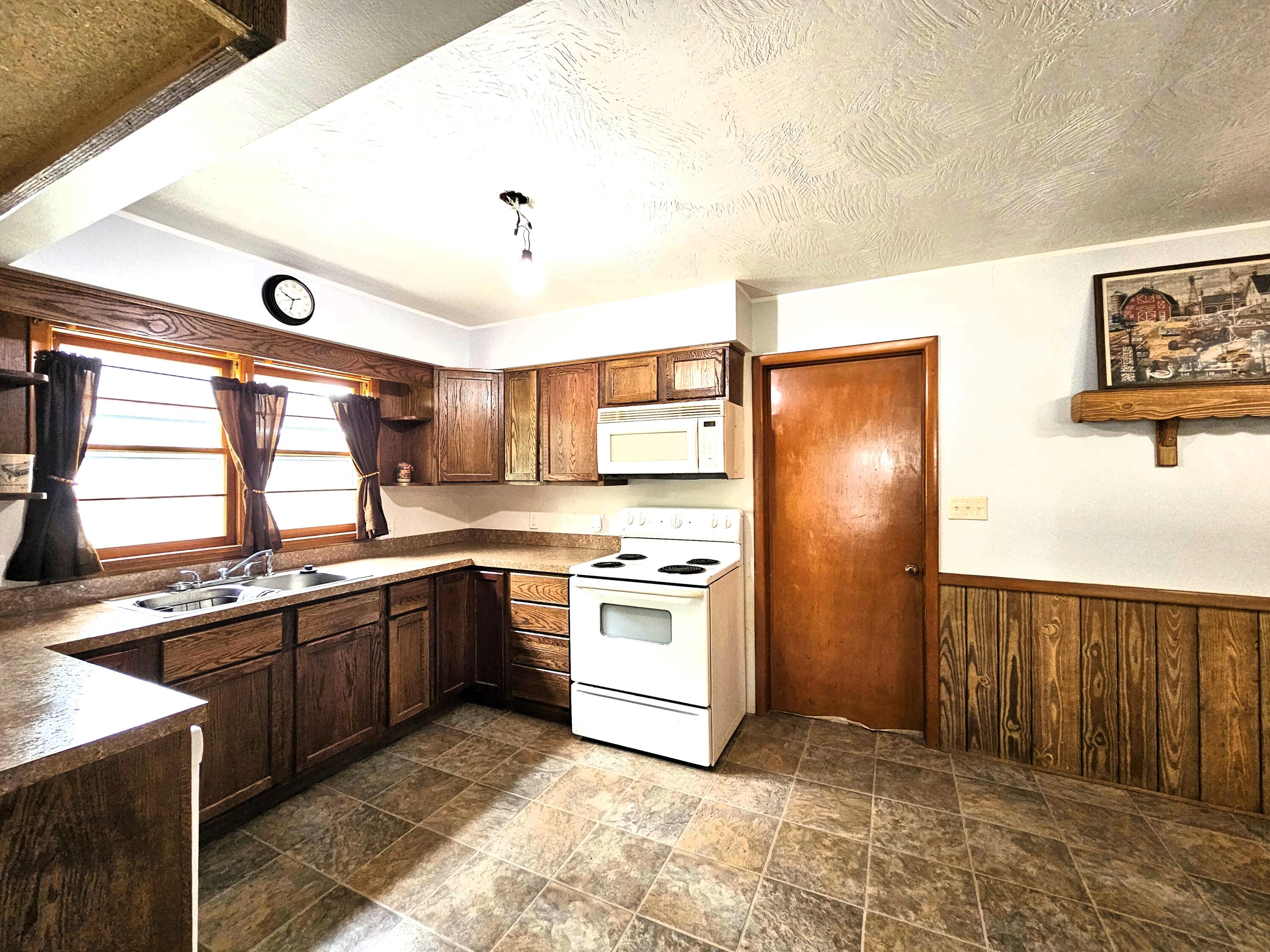 2229 North Kellett Avenue Property Photo 17