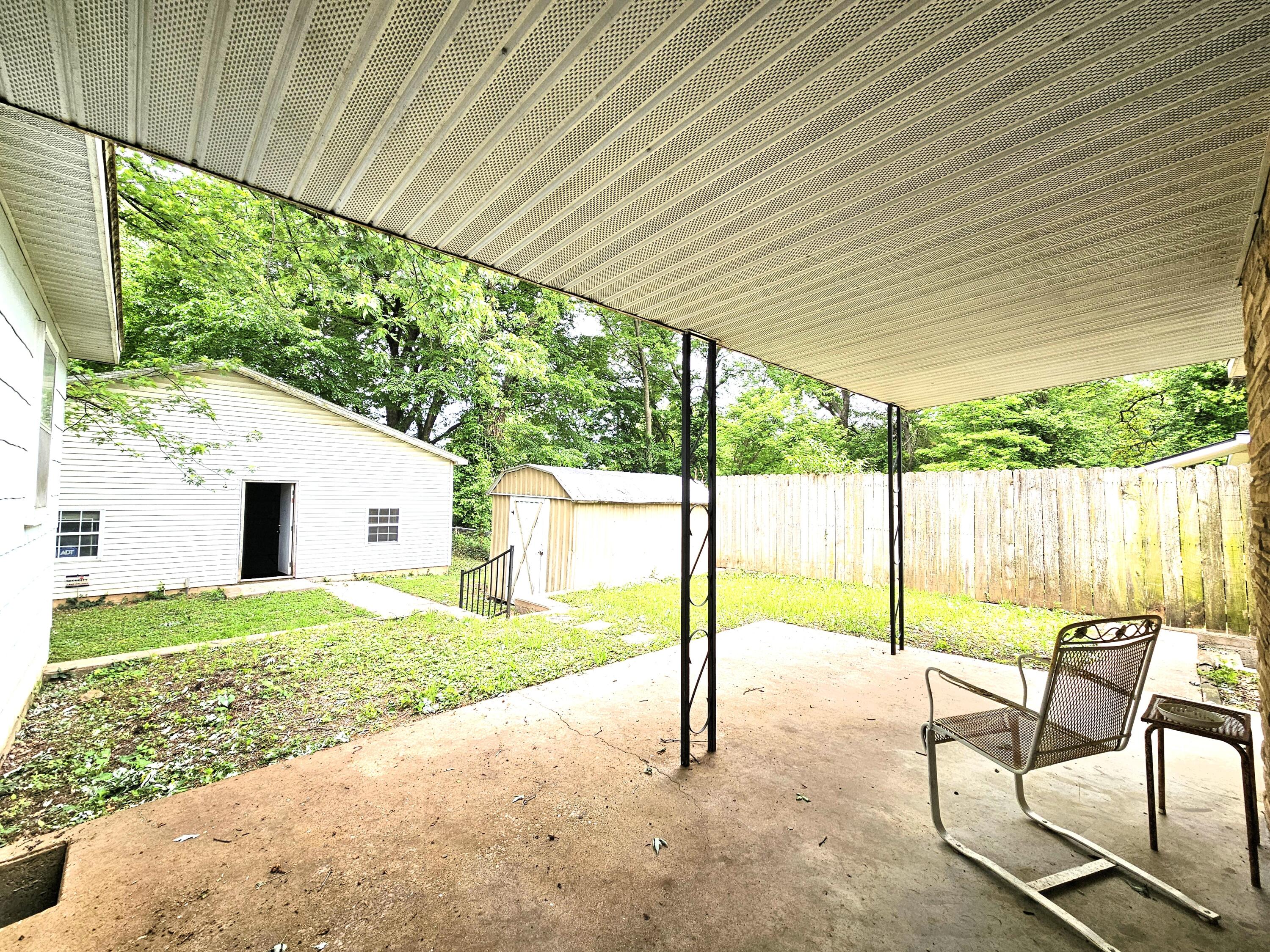 2229 North Kellett Avenue Property Photo 28