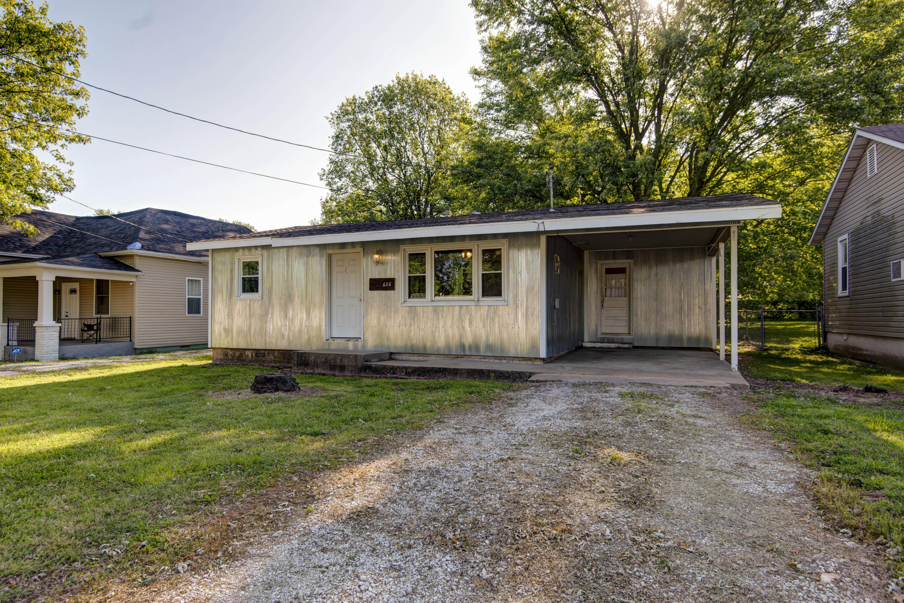 626 North Forest Avenue Property Photo 1