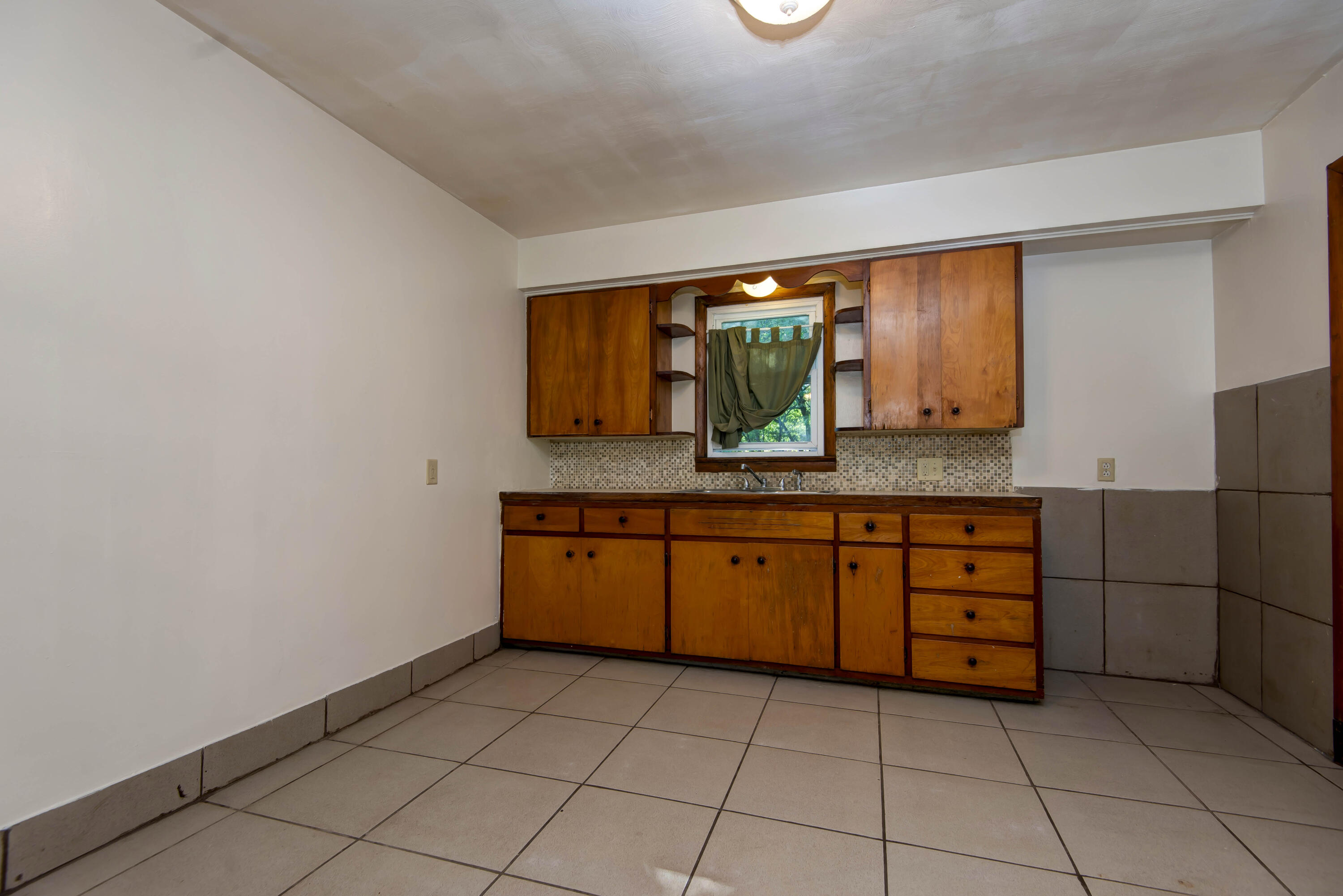 626 North Forest Avenue Property Photo 5