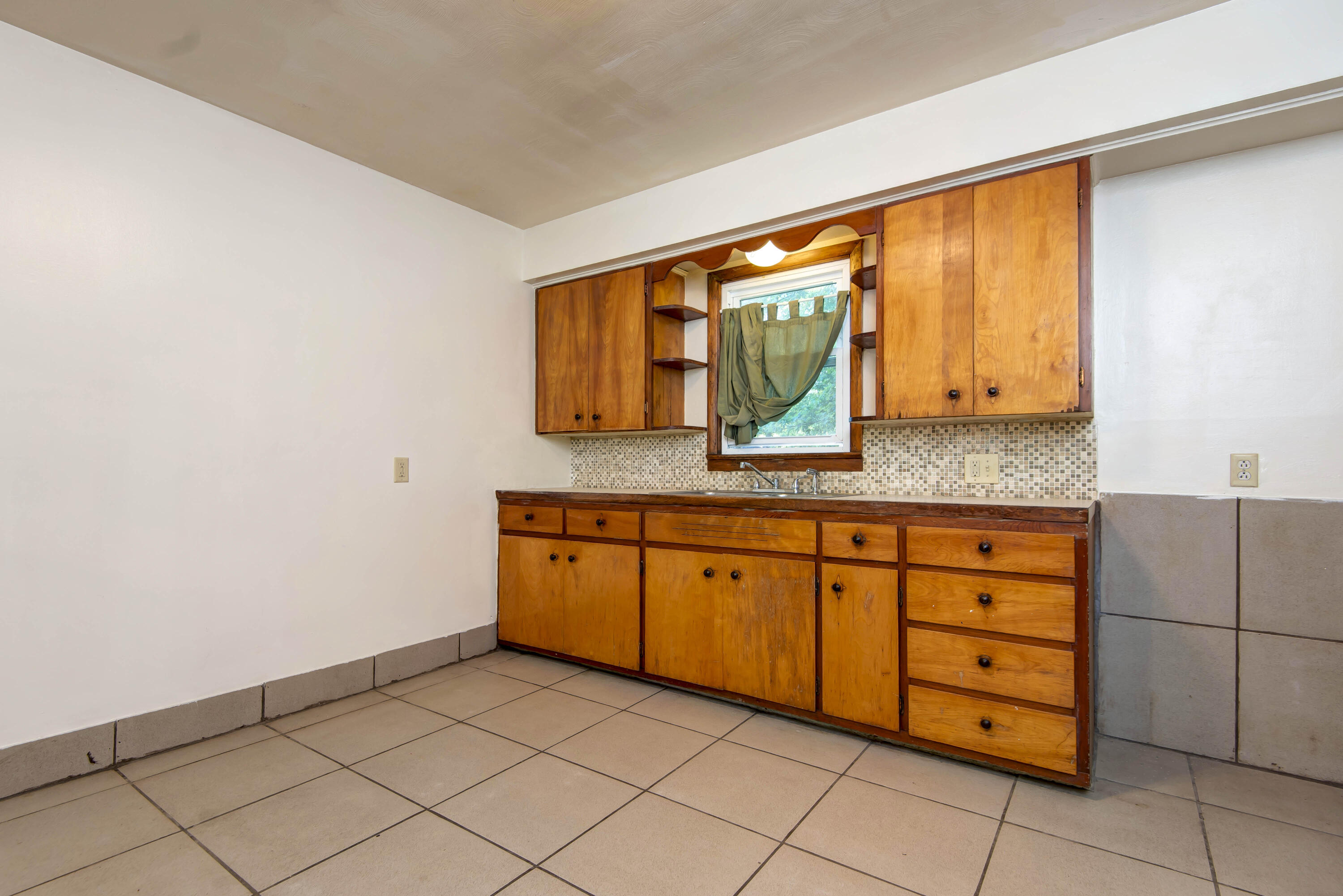626 North Forest Avenue Property Photo 6