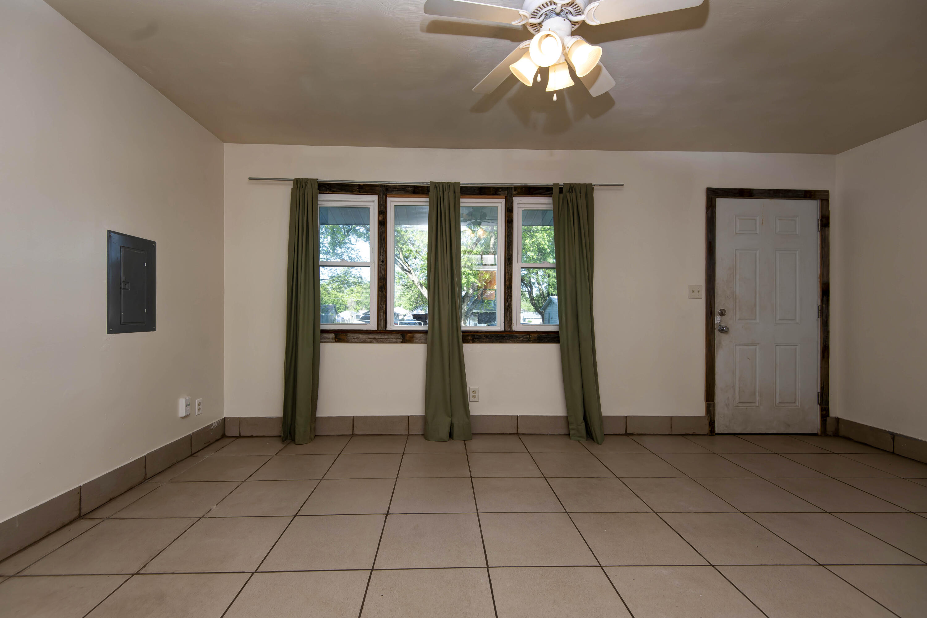 626 North Forest Avenue Property Photo 9