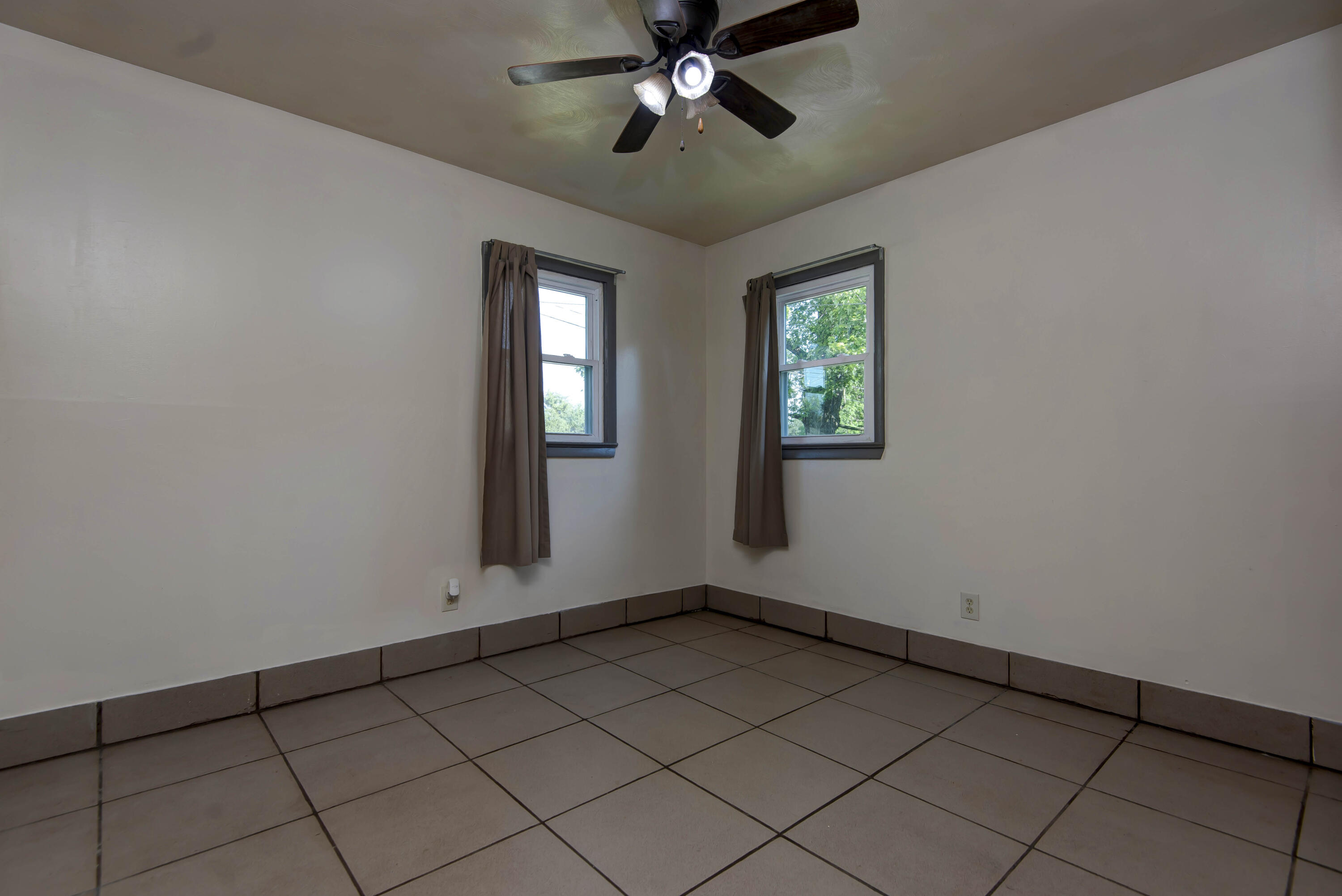 626 North Forest Avenue Property Photo 10