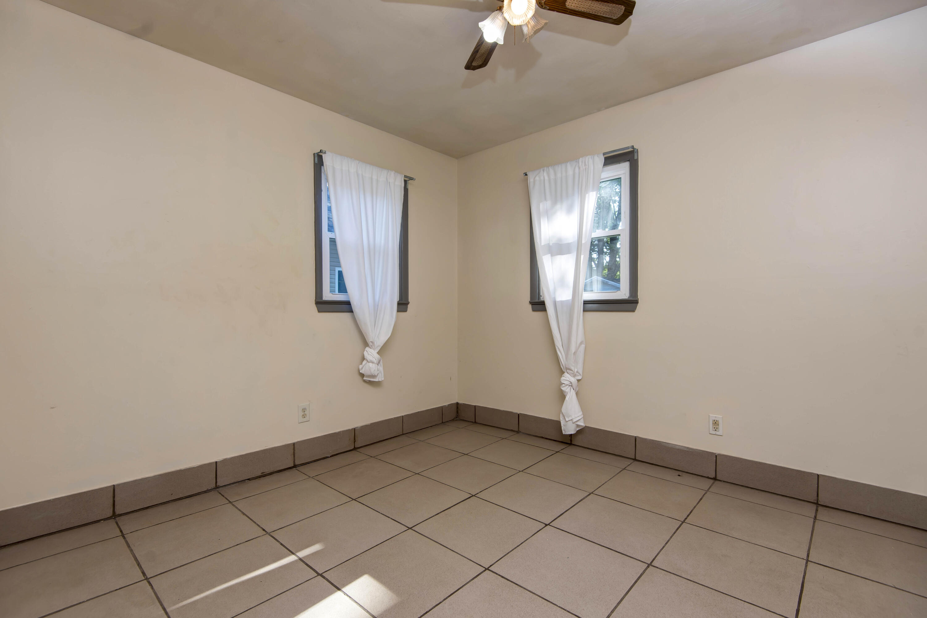 626 North Forest Avenue Property Photo 11