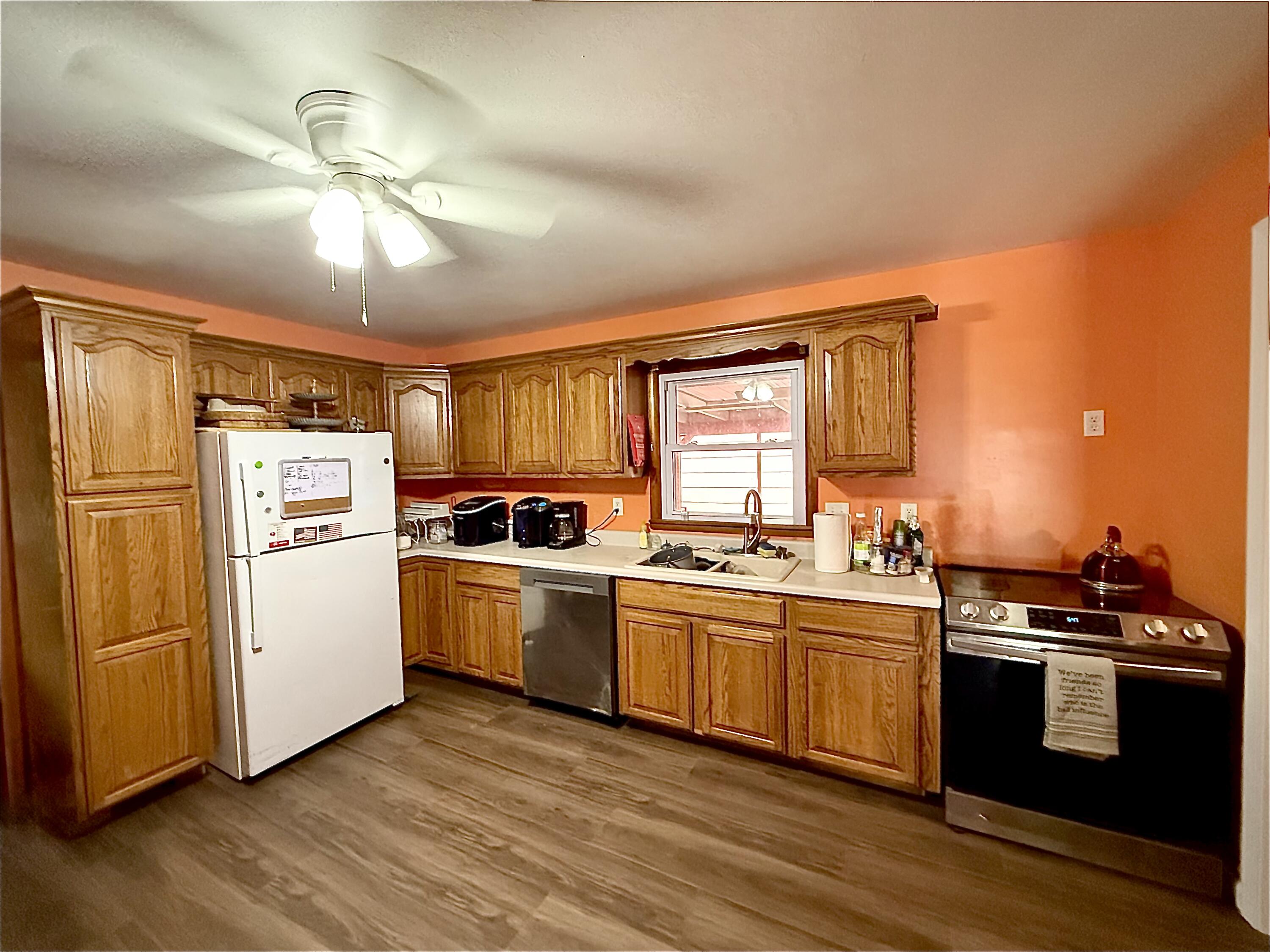 1126 East Crest Drive Property Photo 9