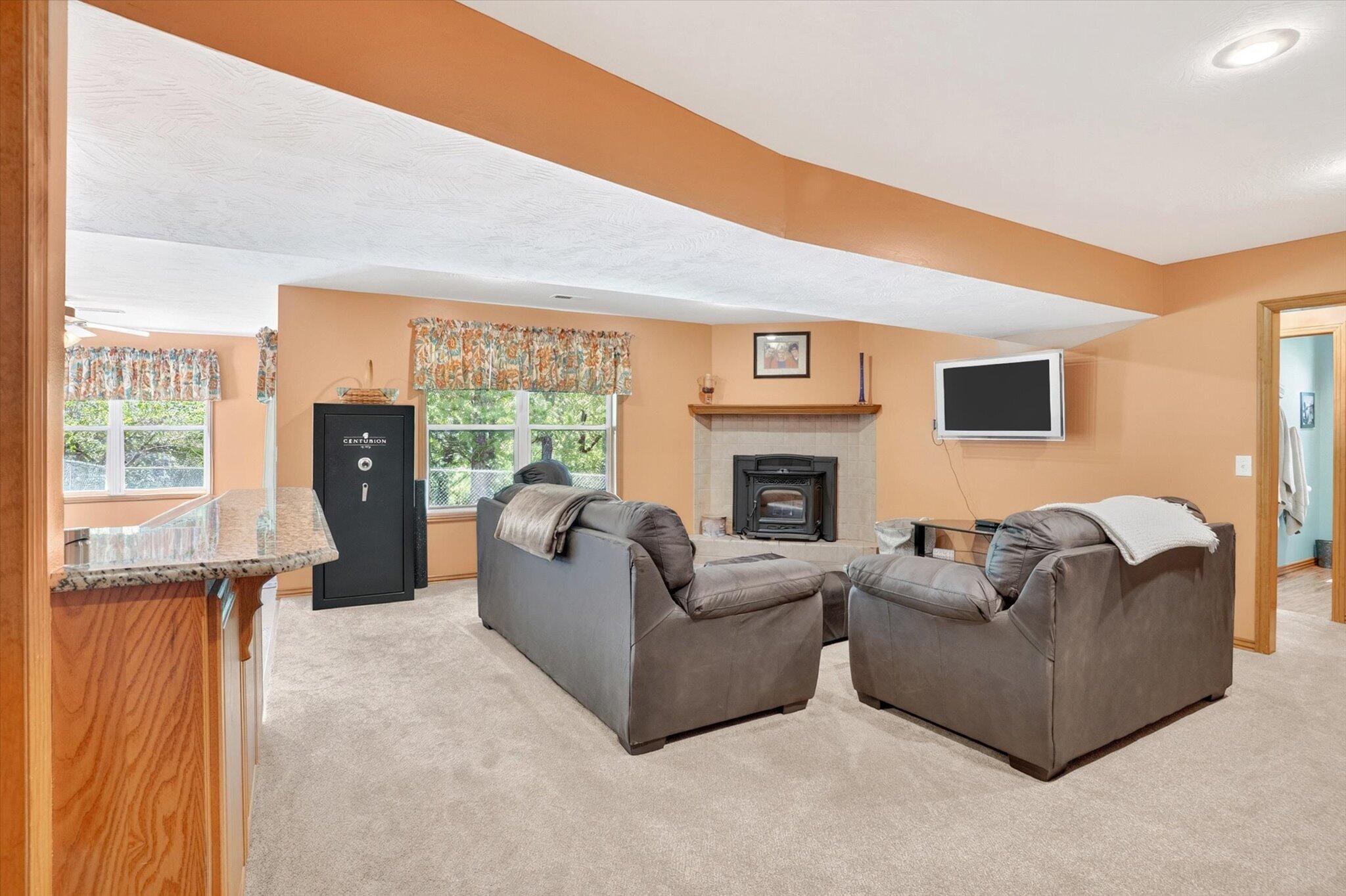 300 Alice Place Property Photo 26