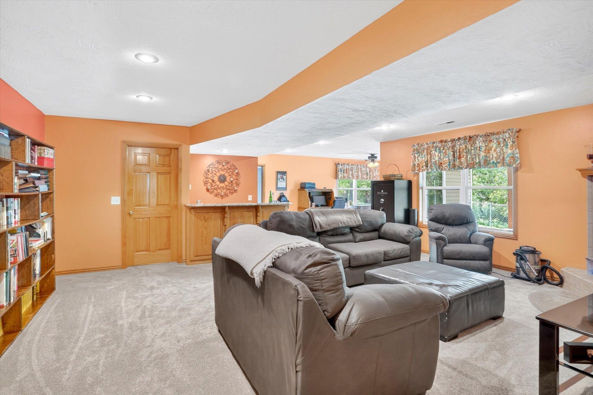 300 Alice Place Property Photo 27