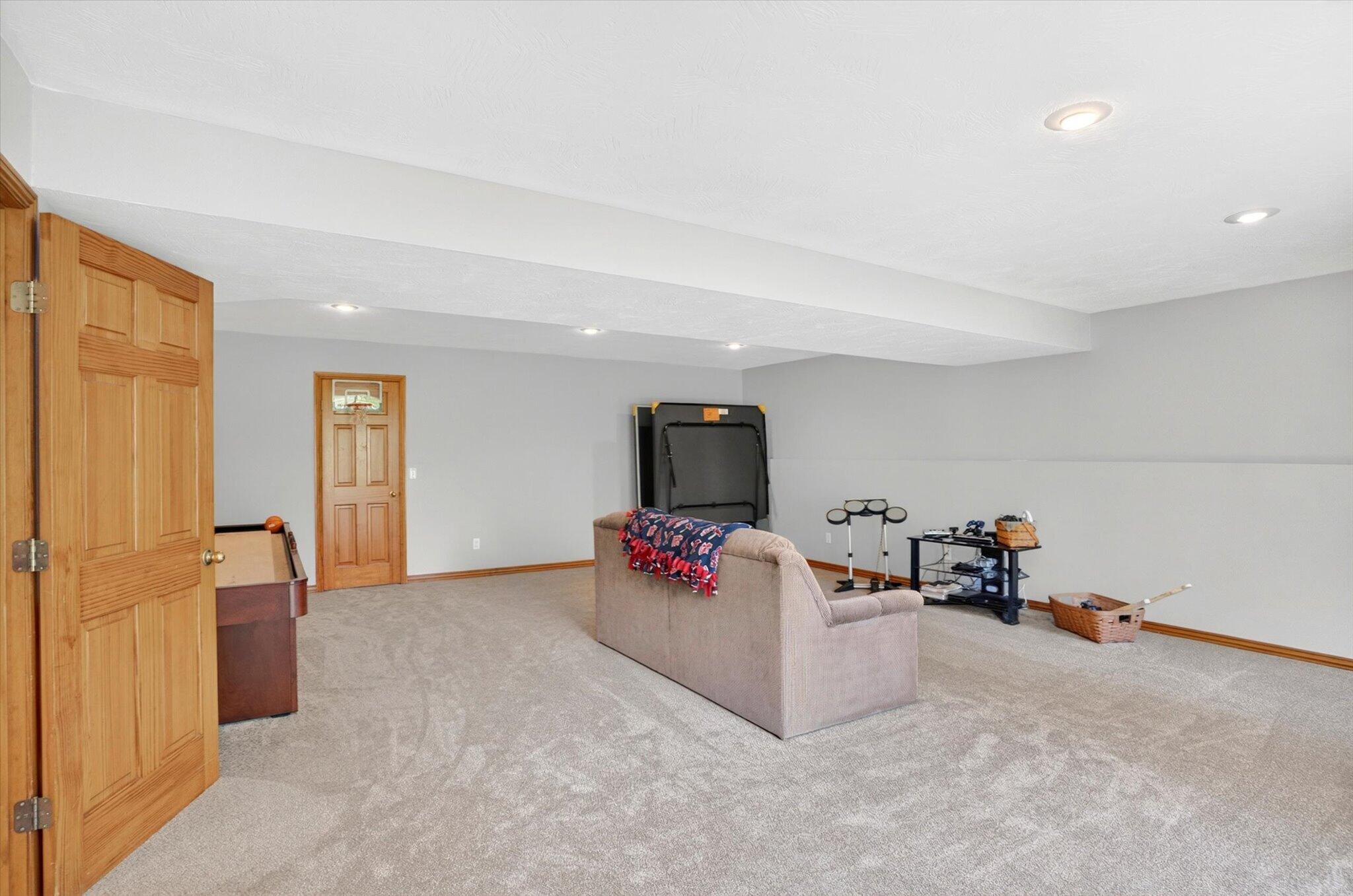 300 Alice Place Property Photo 29