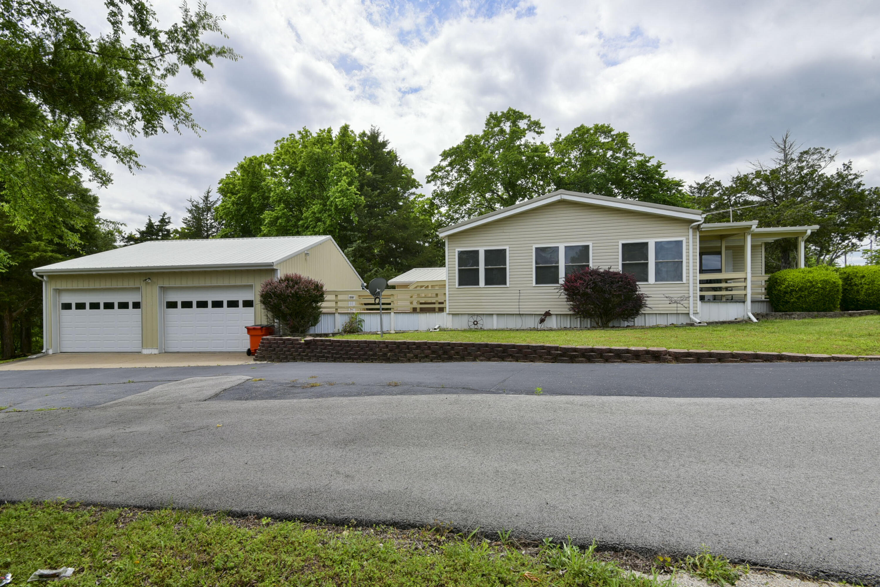 32 Ledgestone Road Property Photo 2