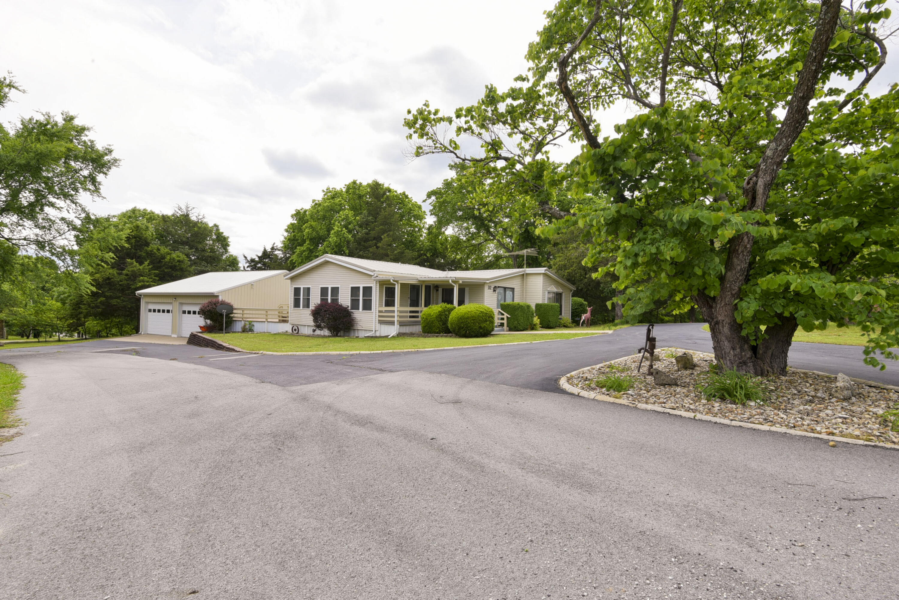 32 Ledgestone Road Property Photo 10