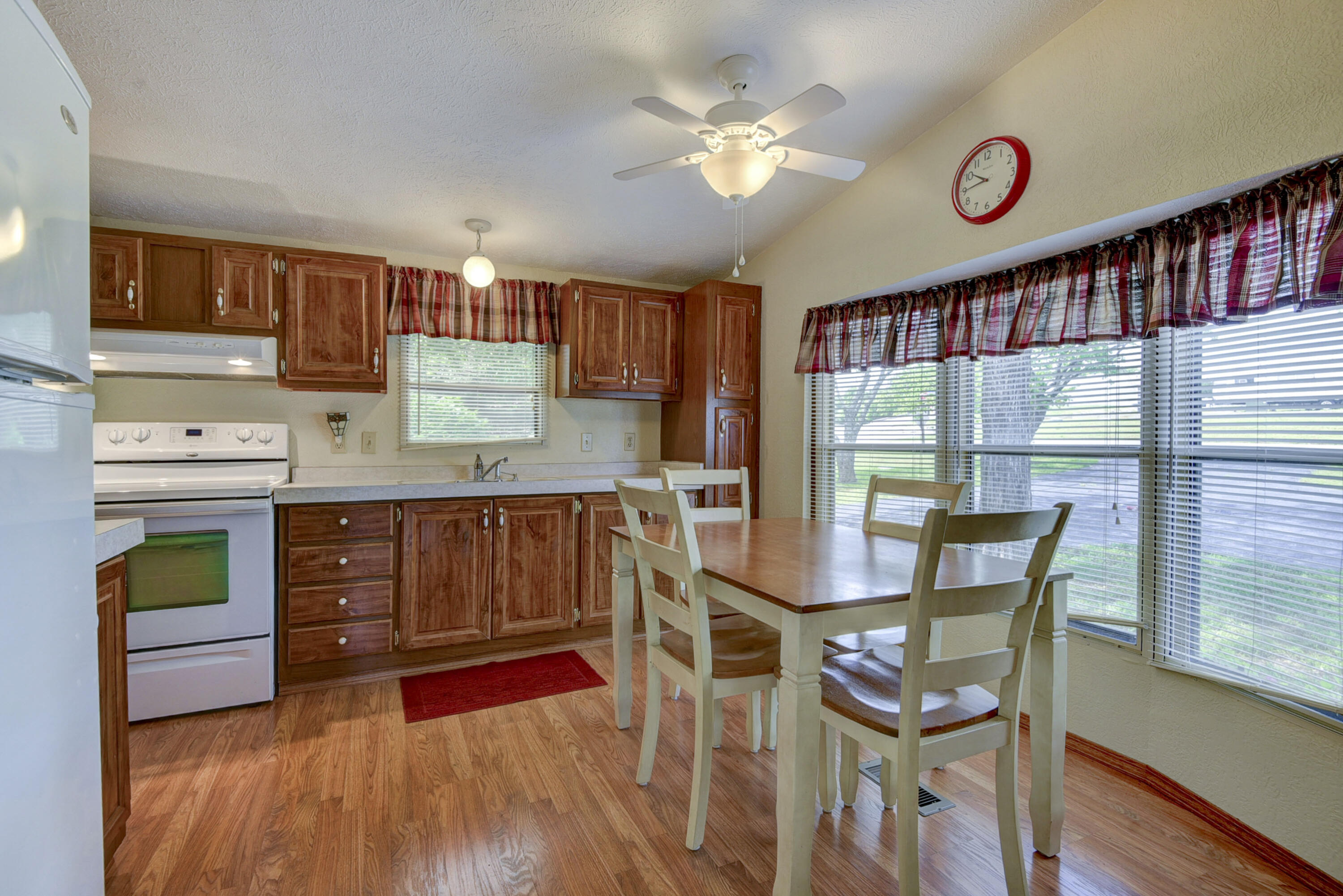 32 Ledgestone Road Property Photo 18
