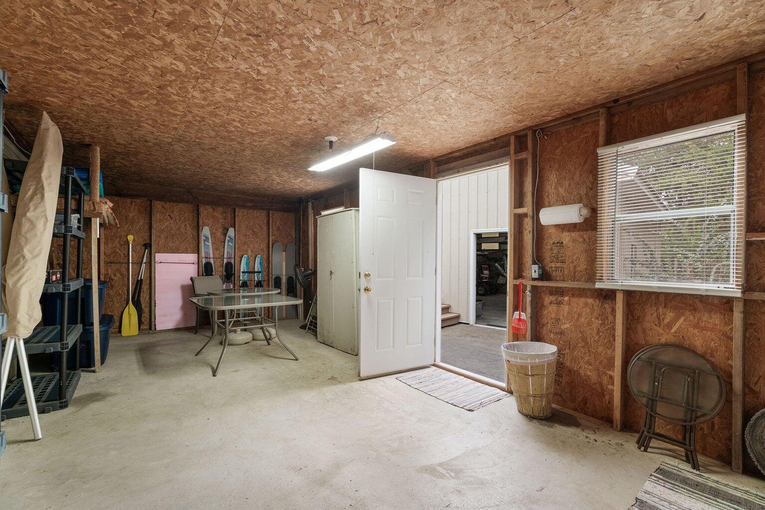 32 Ledgestone Road Property Photo 28