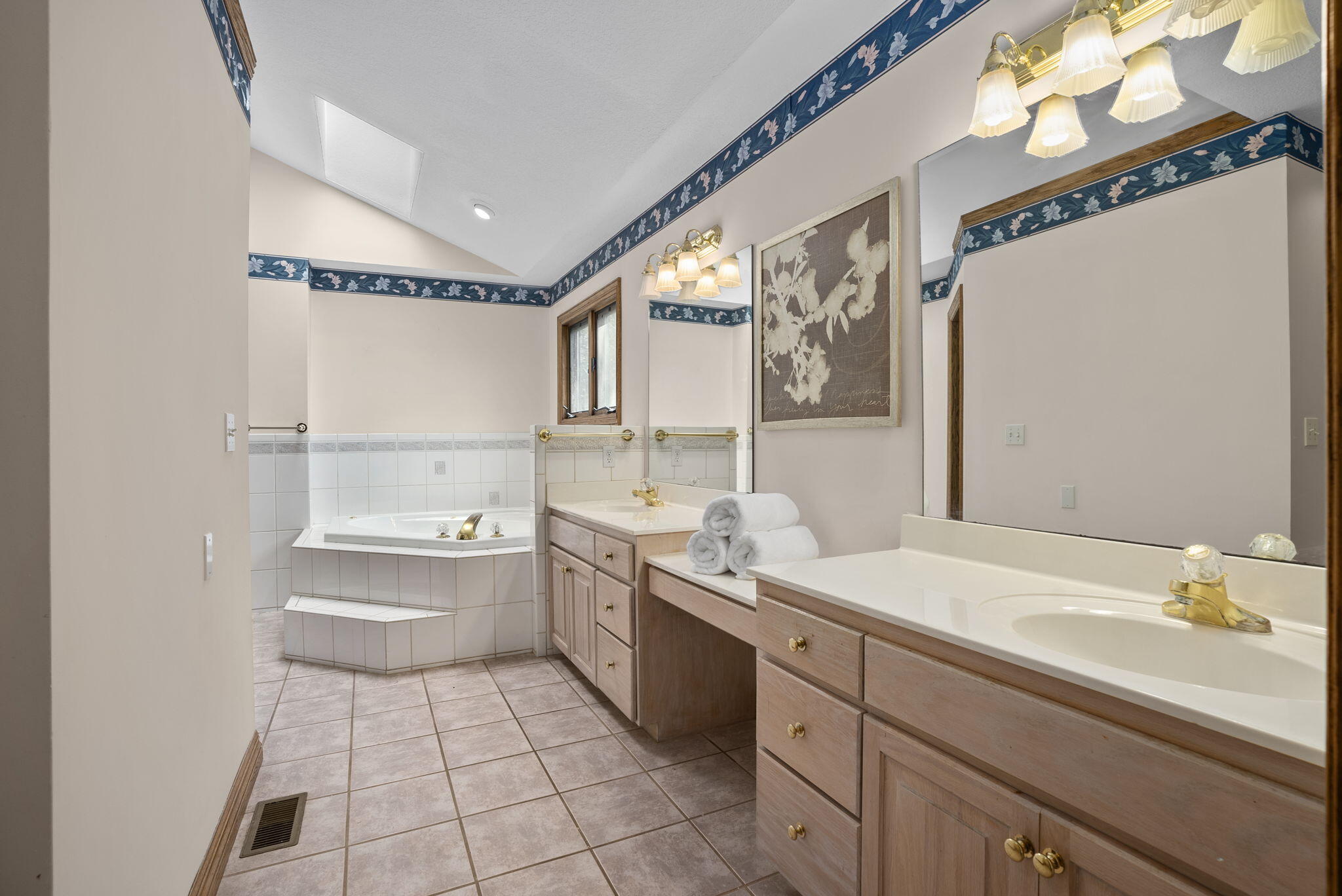 94 Irish Hills Boulevard Property Photo 33