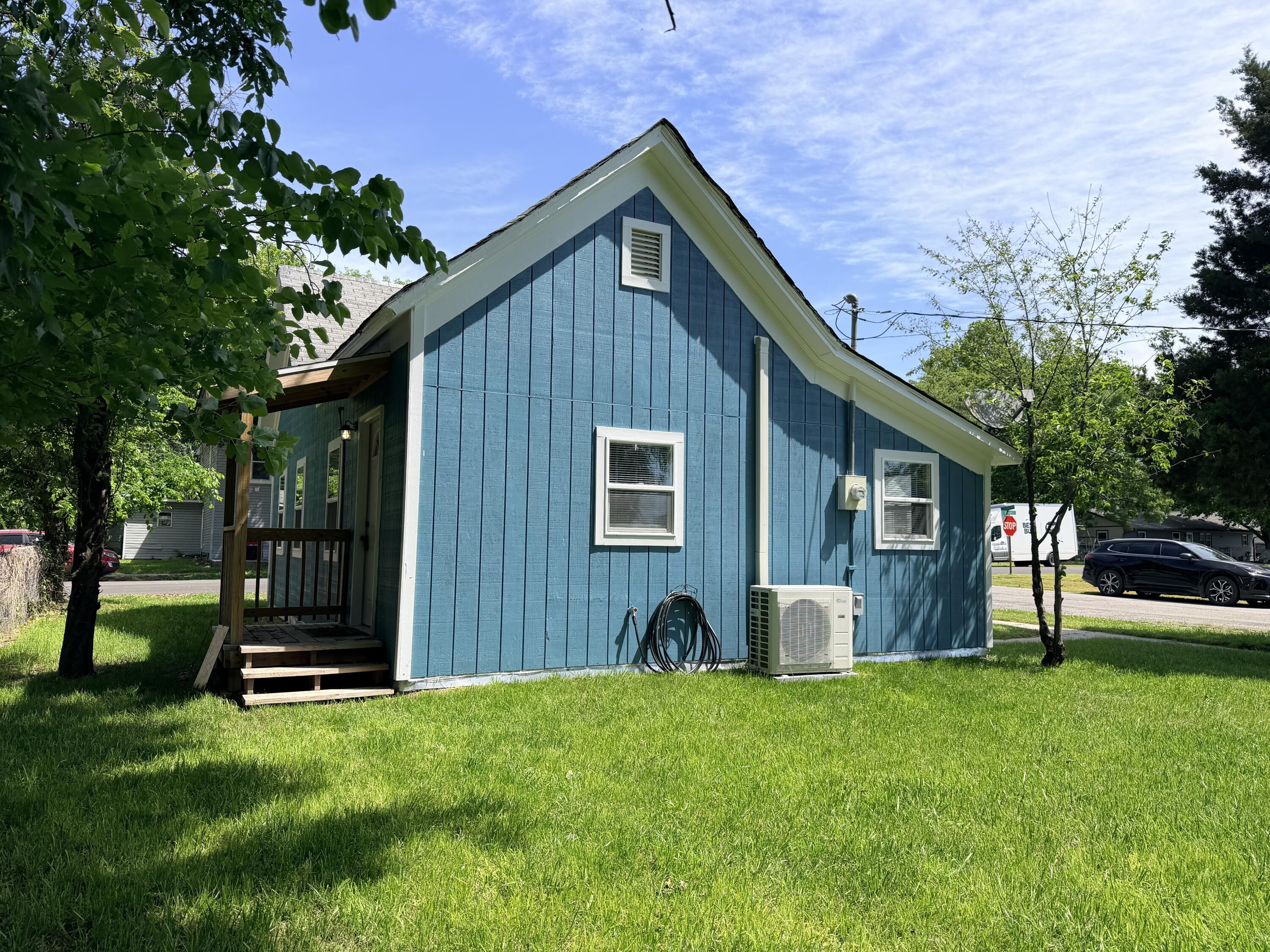 141 East Daugherty Street Property Photo 2