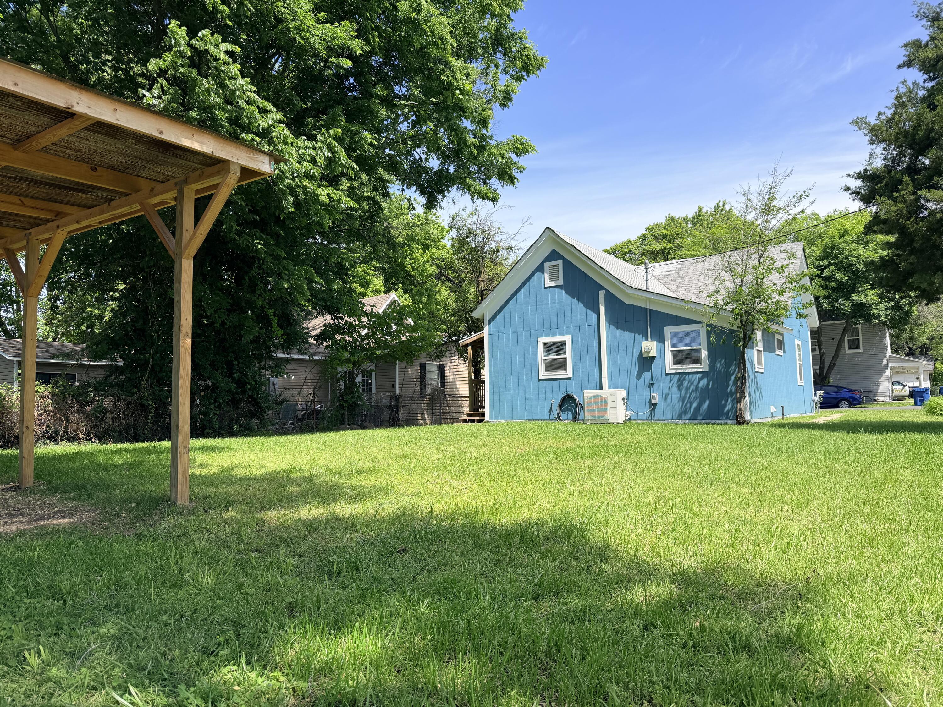 141 East Daugherty Street Property Photo 3