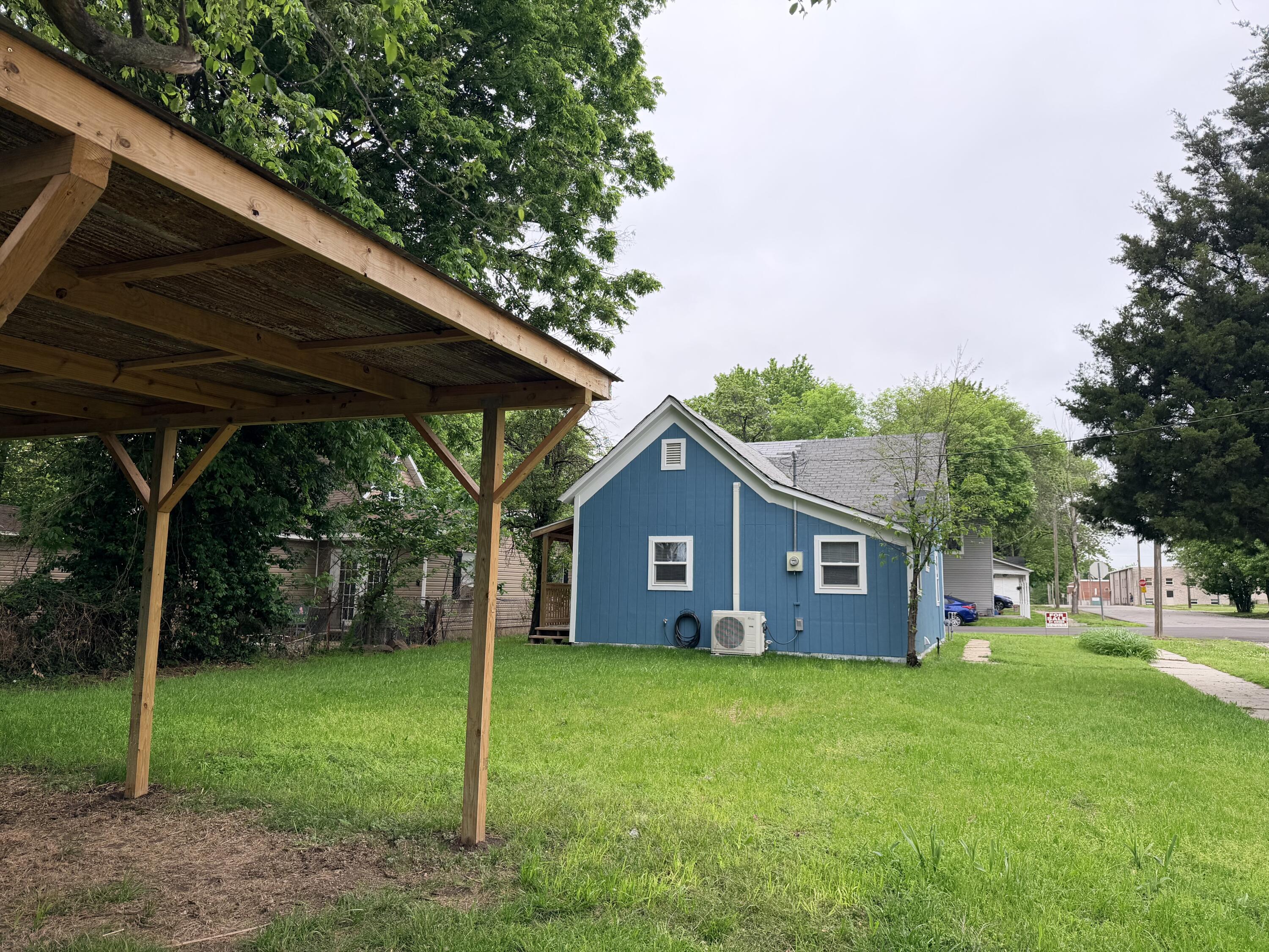 141 East Daugherty Street Property Photo 9