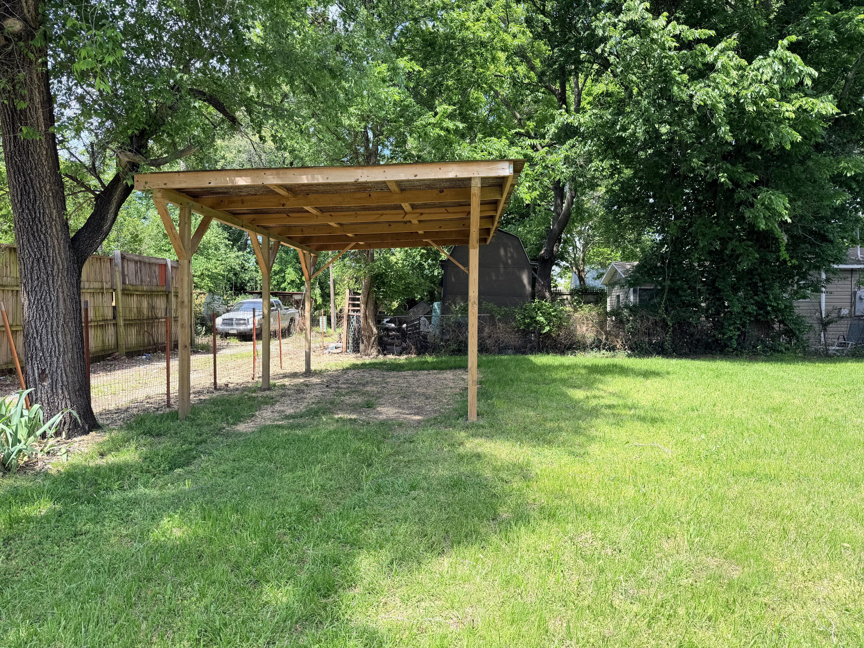 141 East Daugherty Street Property Photo 31