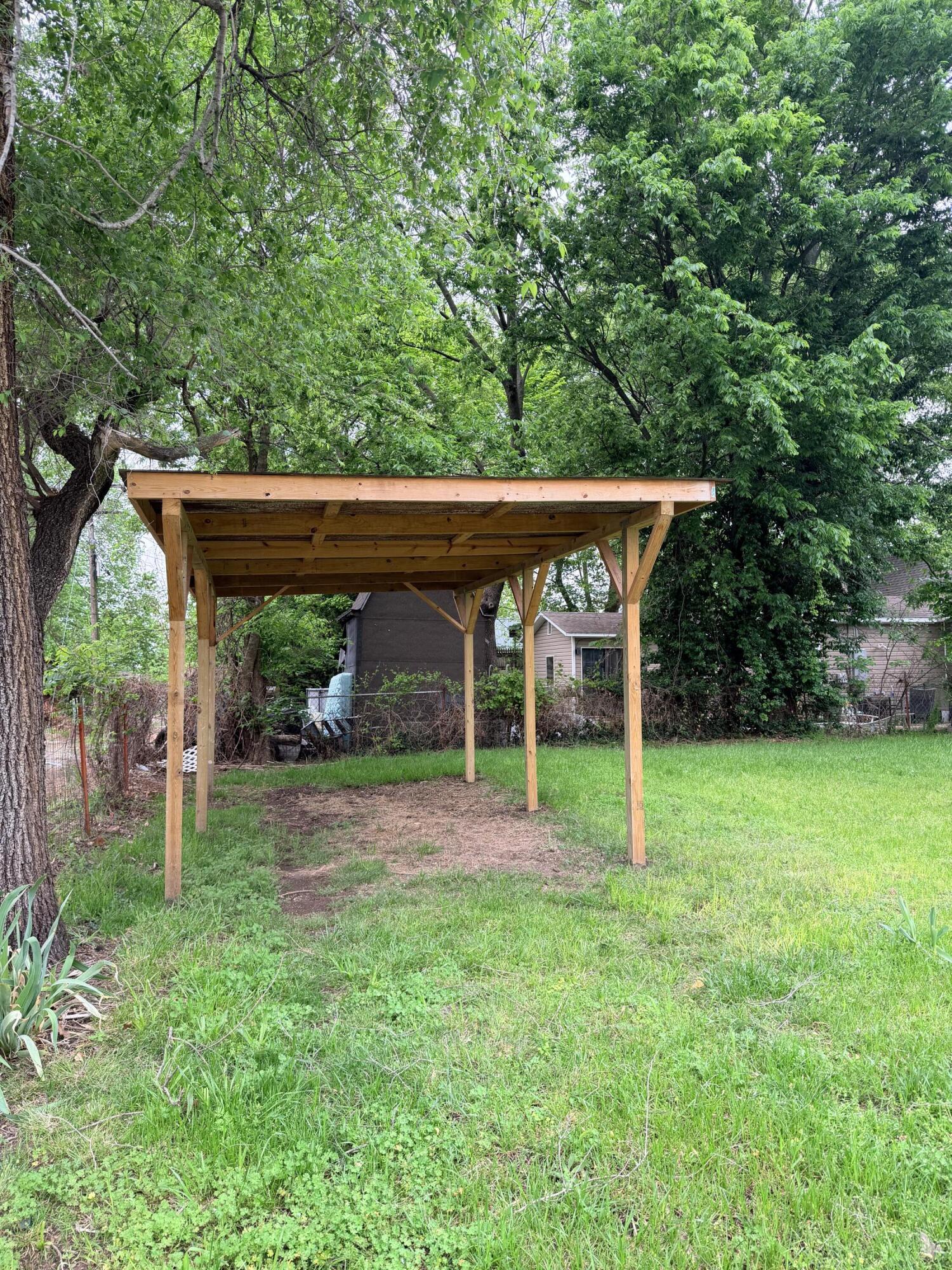 141 East Daugherty Street Property Photo 33
