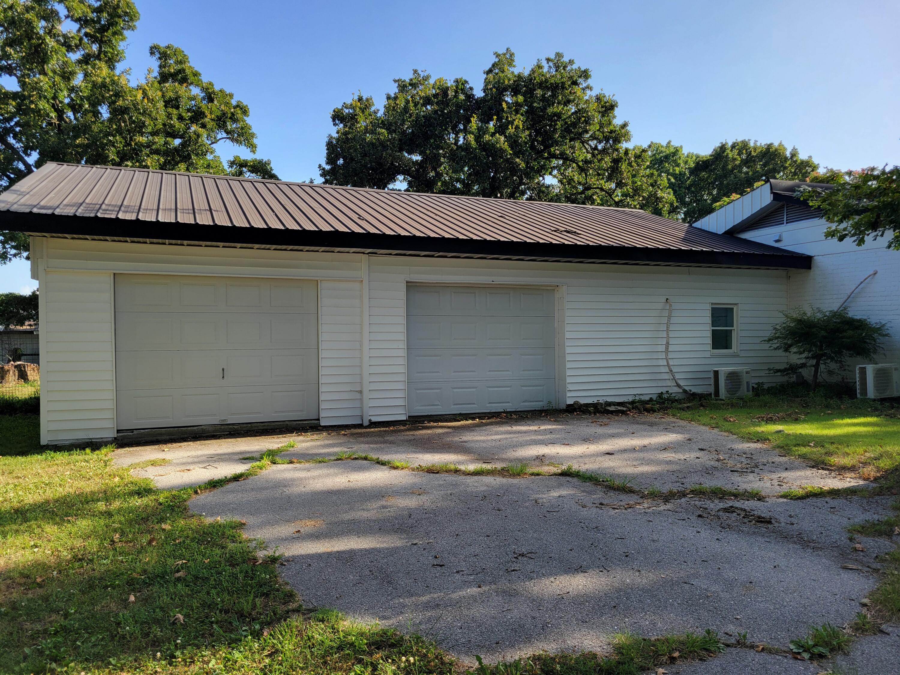 17909 Locust Road Property Photo 3