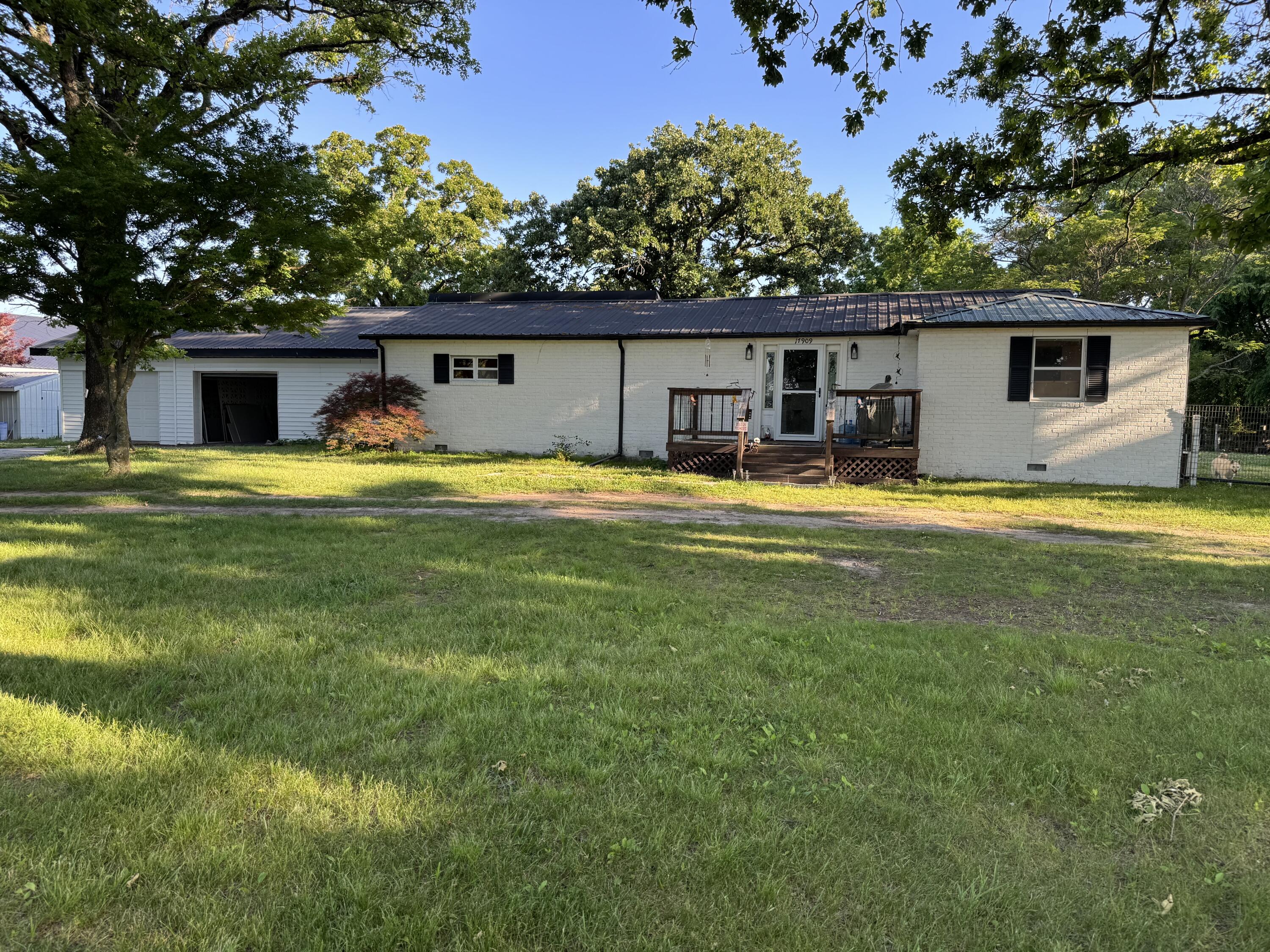 17909 Locust Road Property Photo 5