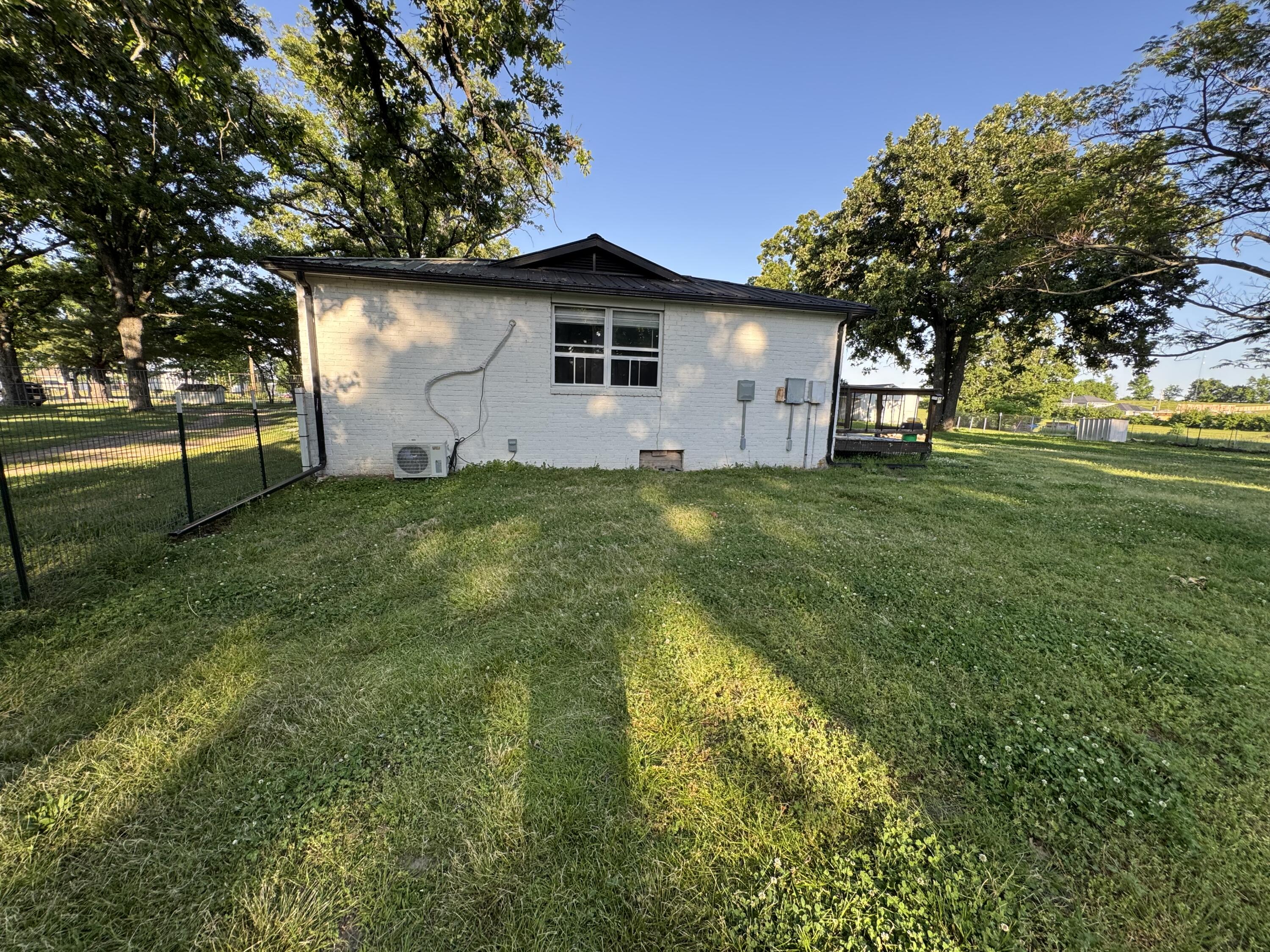 17909 Locust Road Property Photo 6
