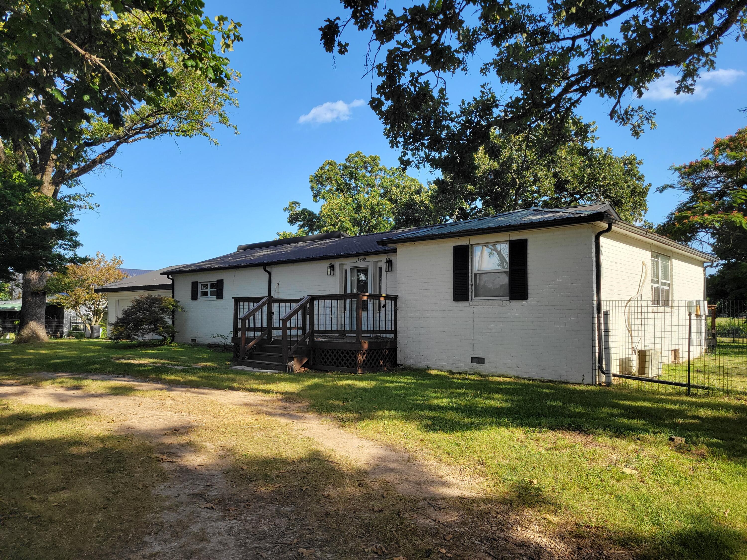 17909 Locust Road Property Photo 9