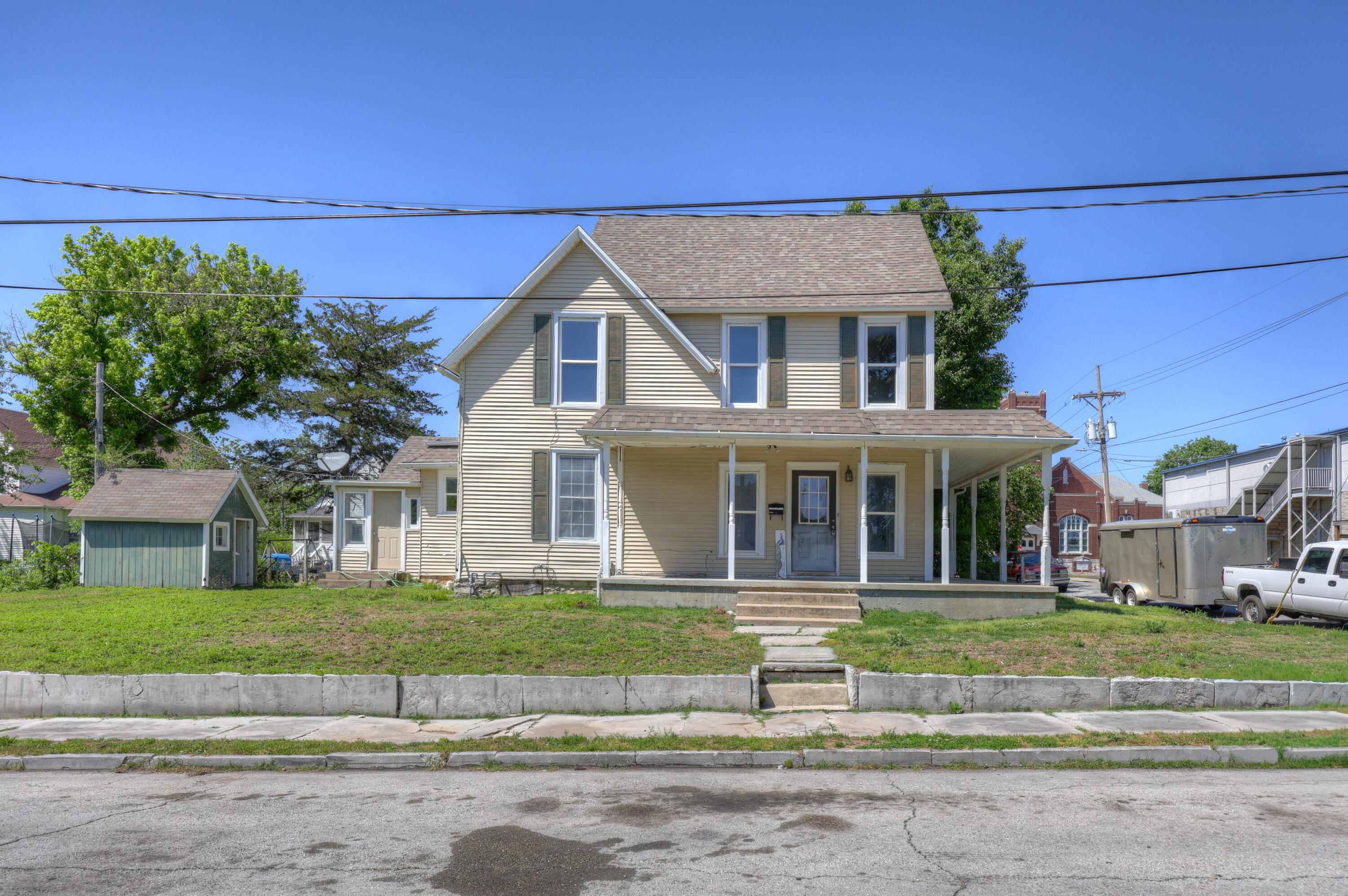 813 Lyon Street Property Photo 2