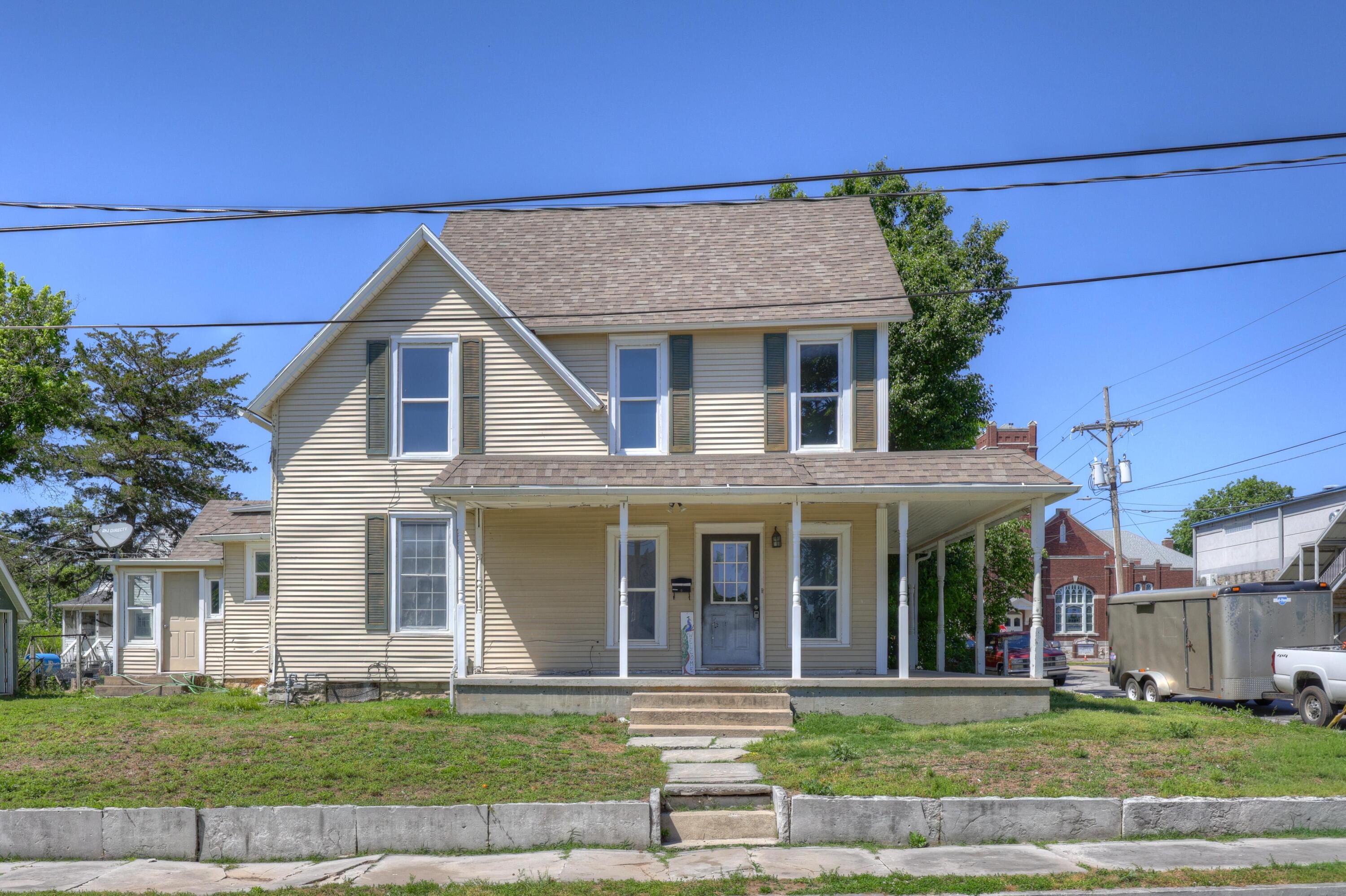 813 Lyon Street Property Photo 3