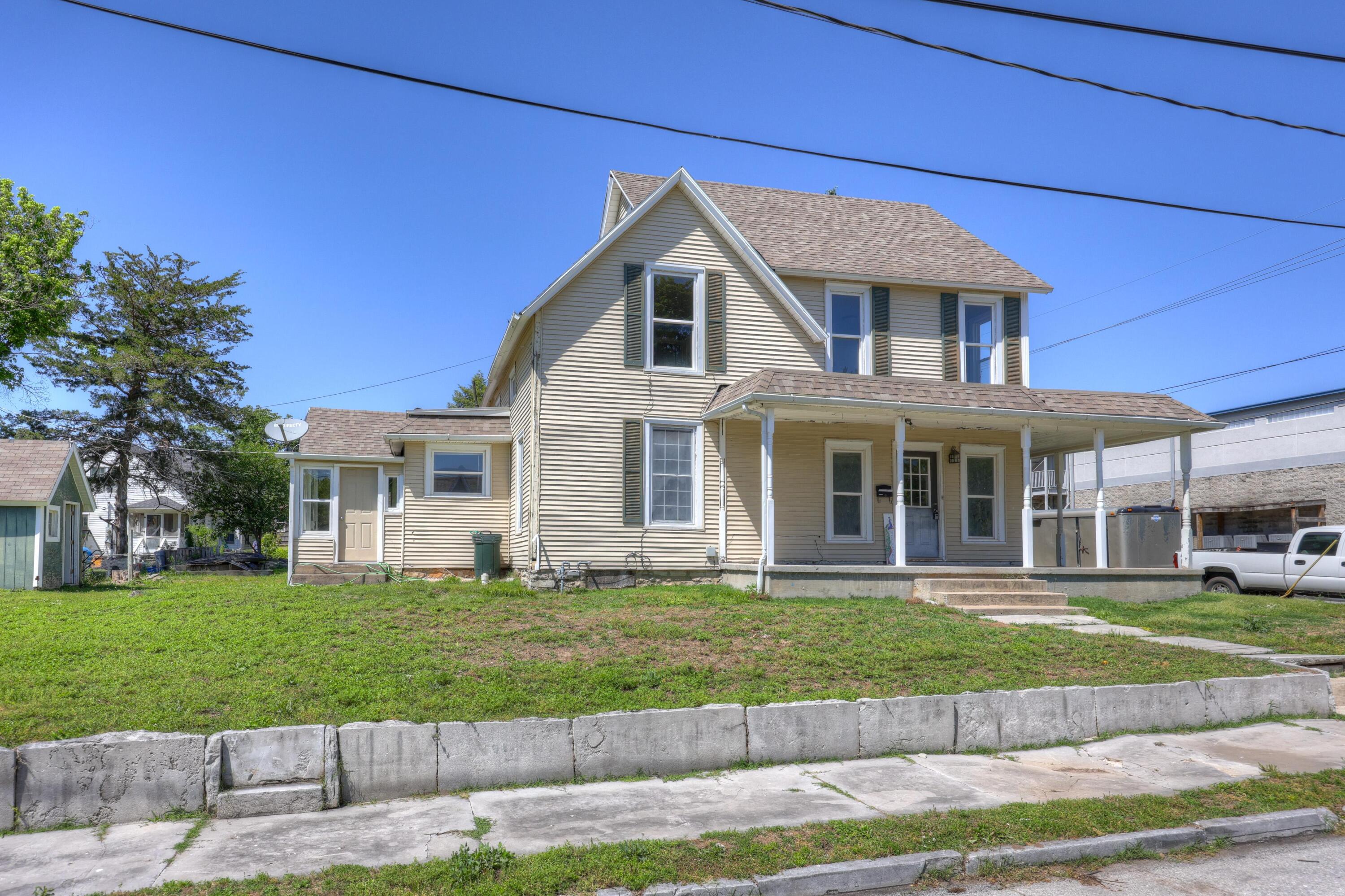 813 Lyon Street Property Photo 4