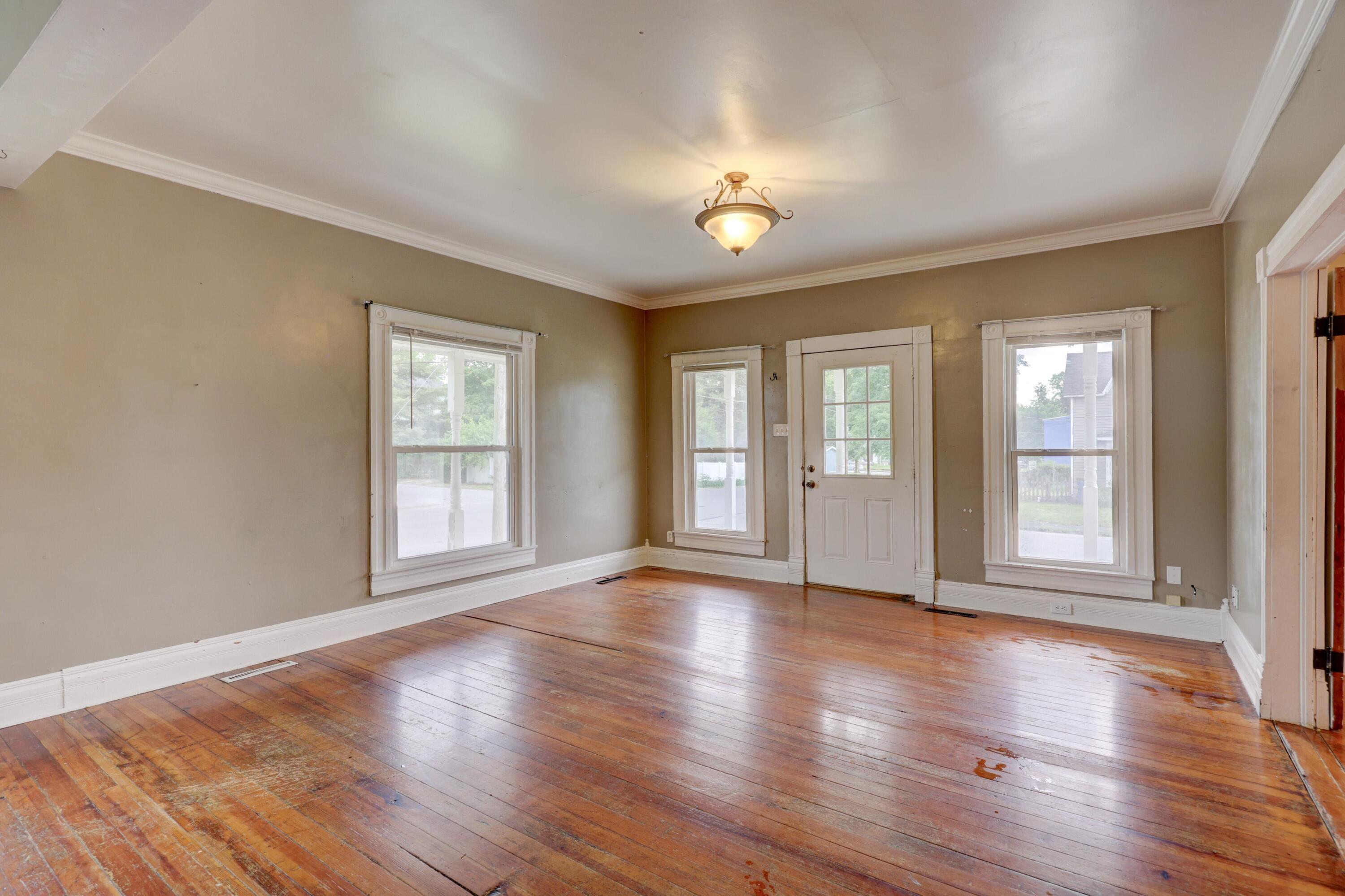 813 Lyon Street Property Photo 10