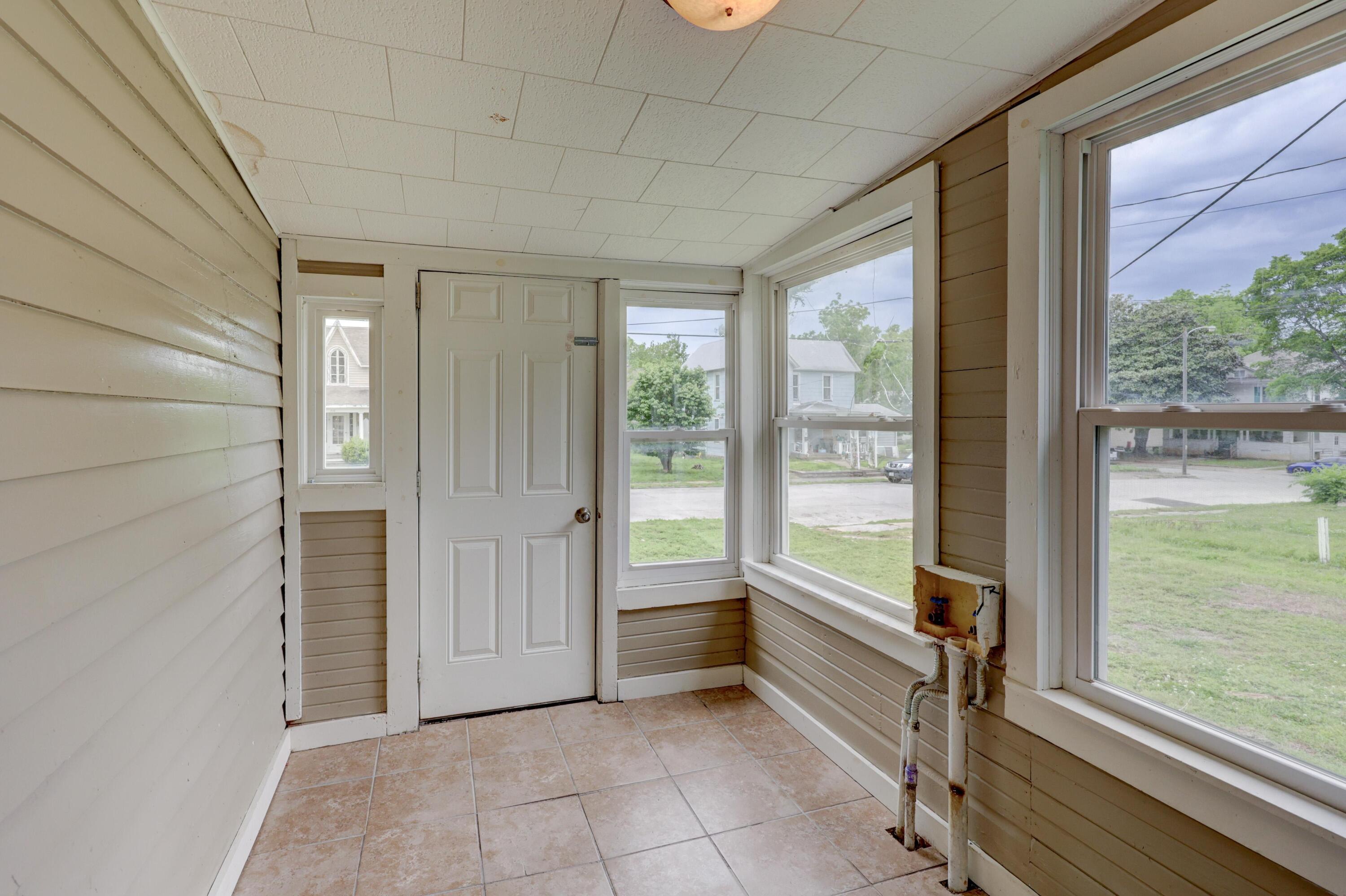 813 Lyon Street Property Photo 28