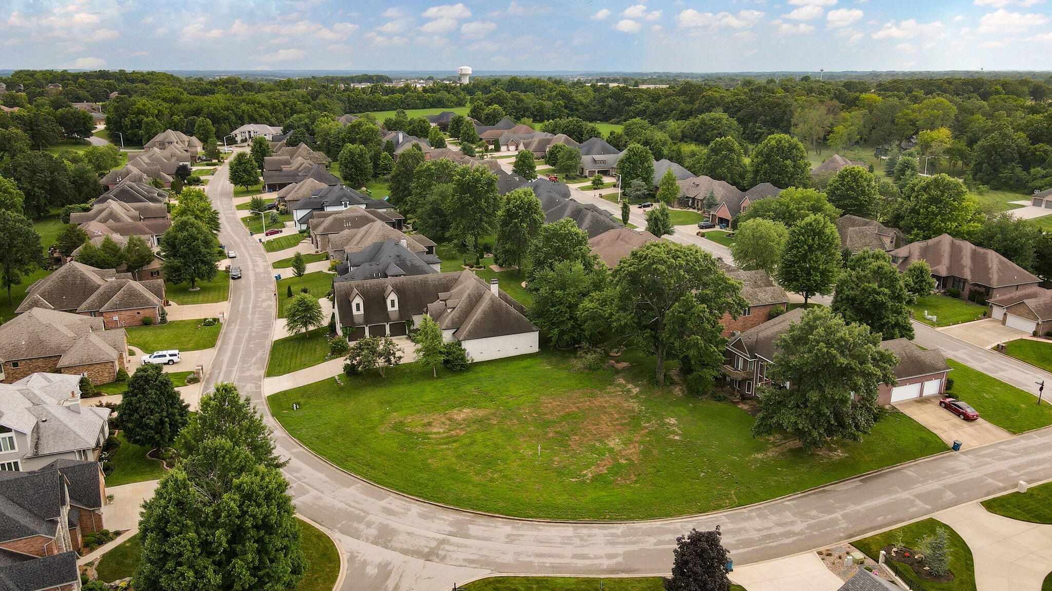 8302 Rolling Hills Drive Property Photo 7