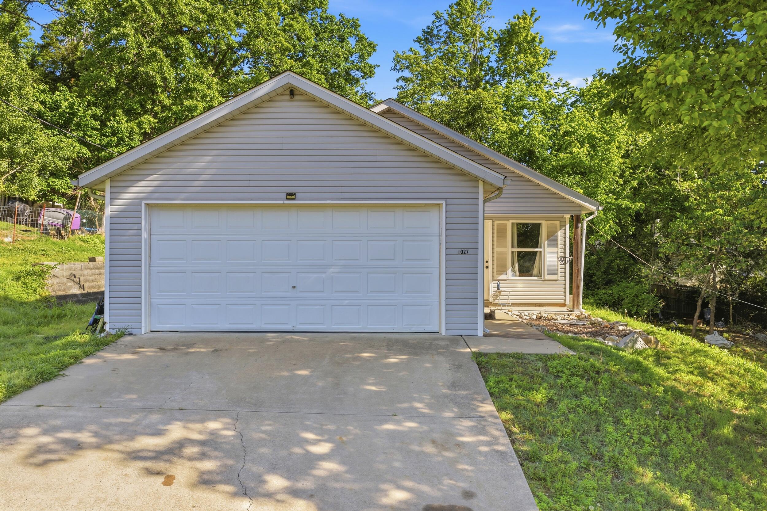 1027 Meadow Lane Property Photo 1