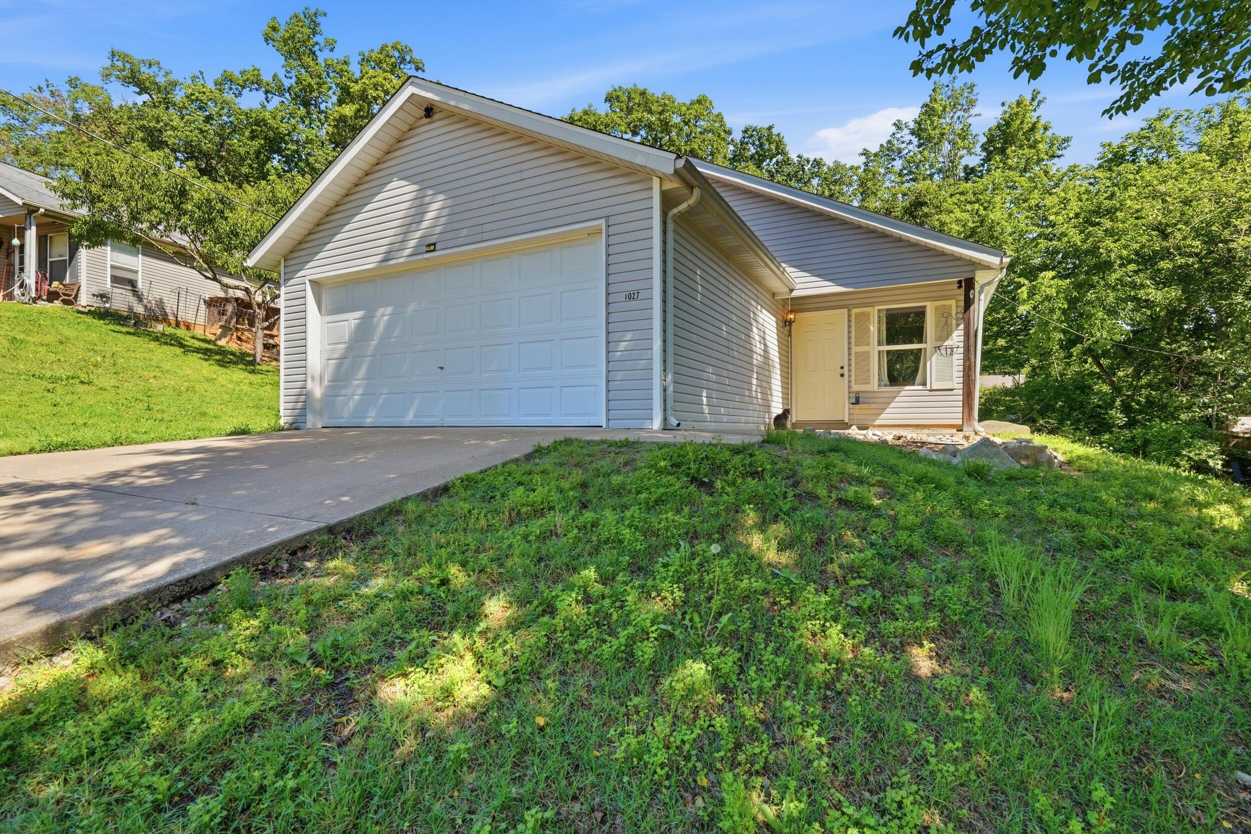 1027 Meadow Lane Property Photo 2