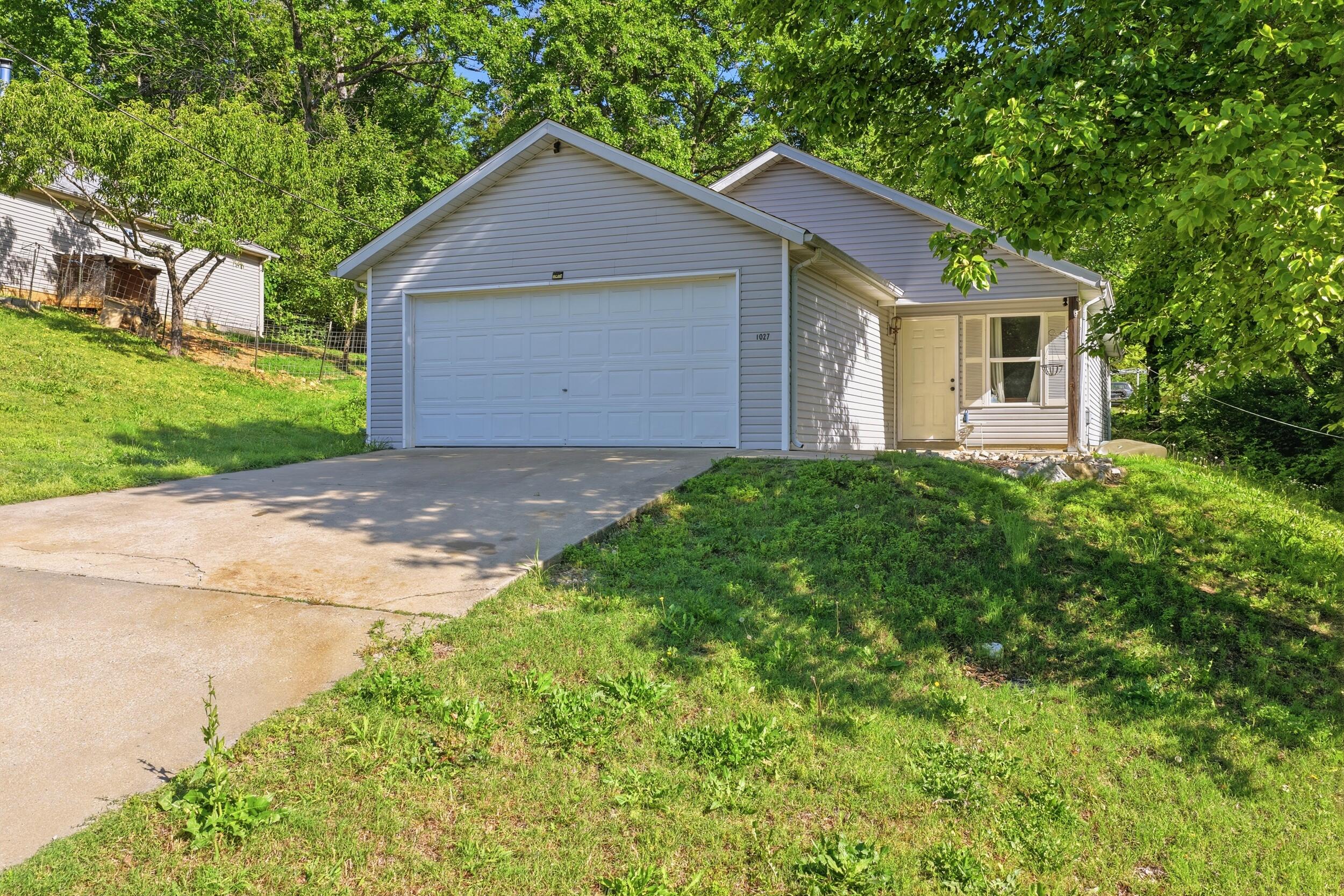 1027 Meadow Lane Property Photo 3