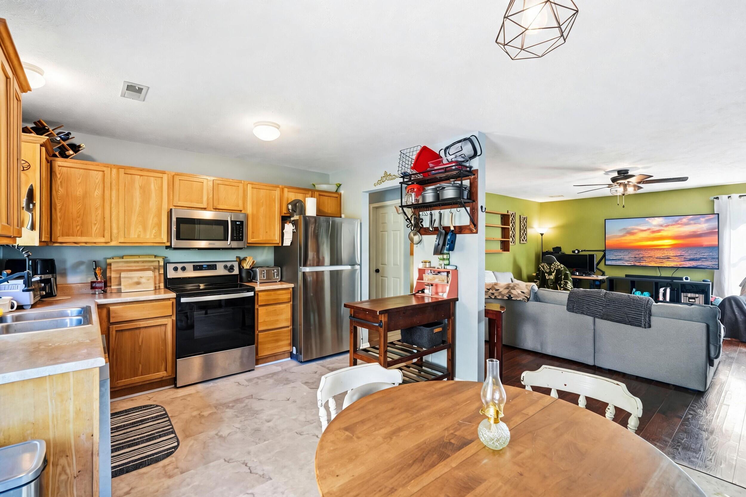1027 Meadow Lane Property Photo 9
