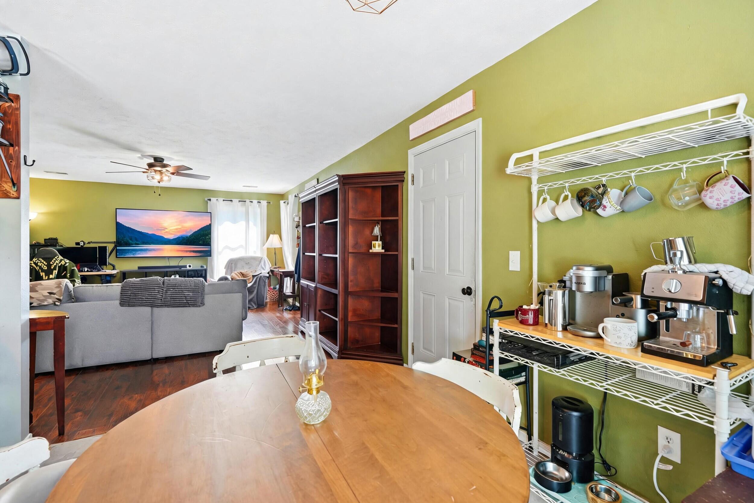 1027 Meadow Lane Property Photo 10