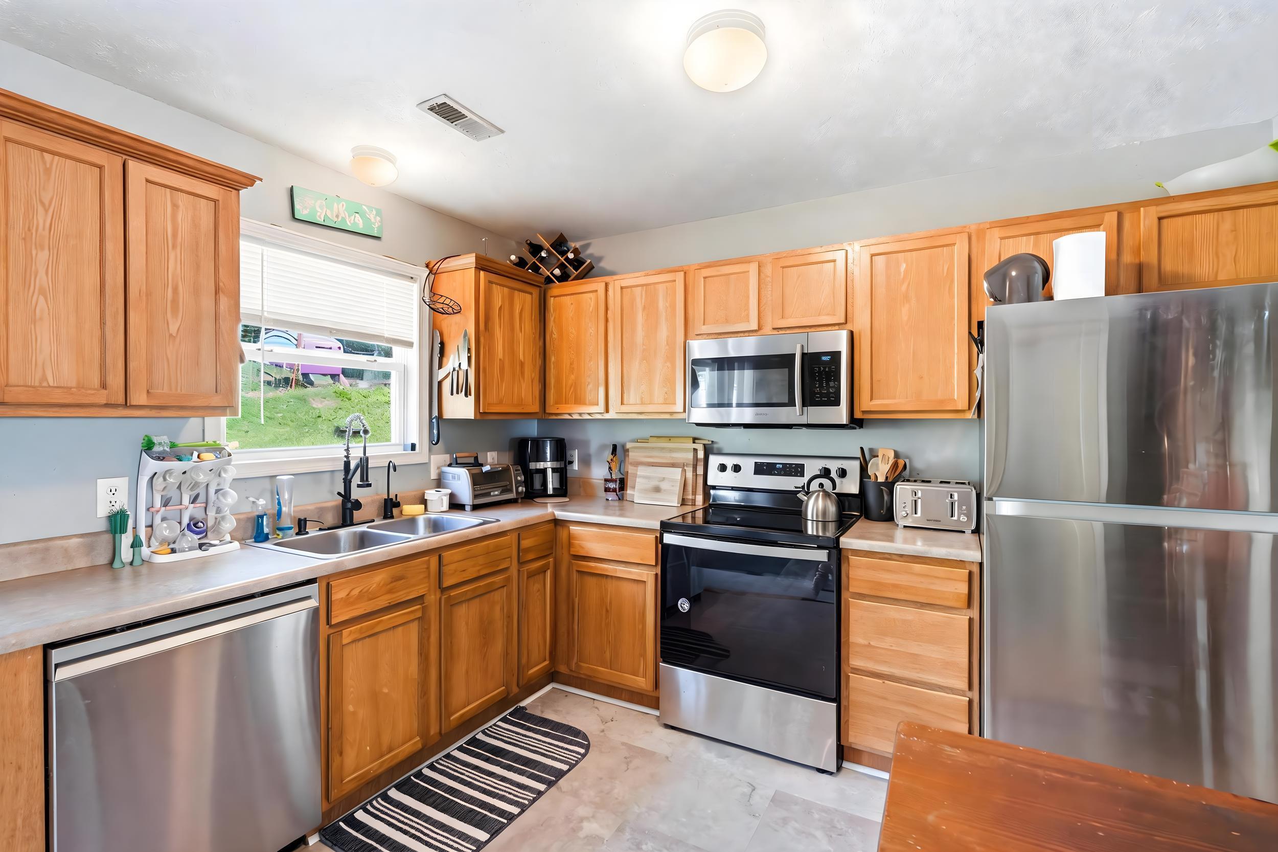 1027 Meadow Lane Property Photo 11