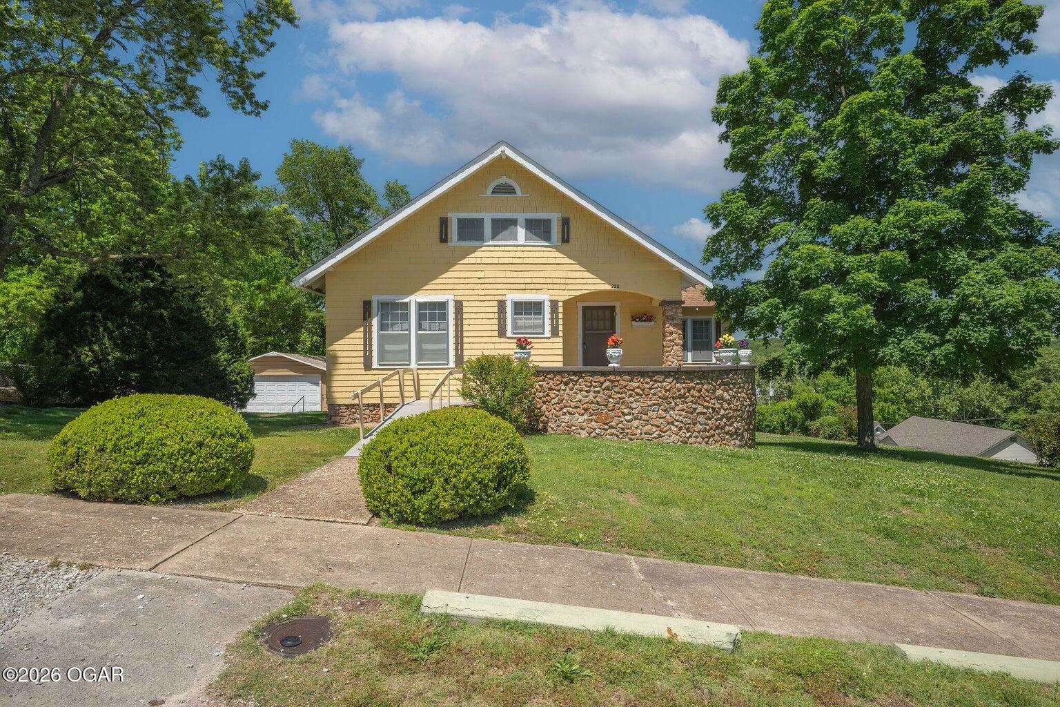220 East Mckinney Street Property Photo 2