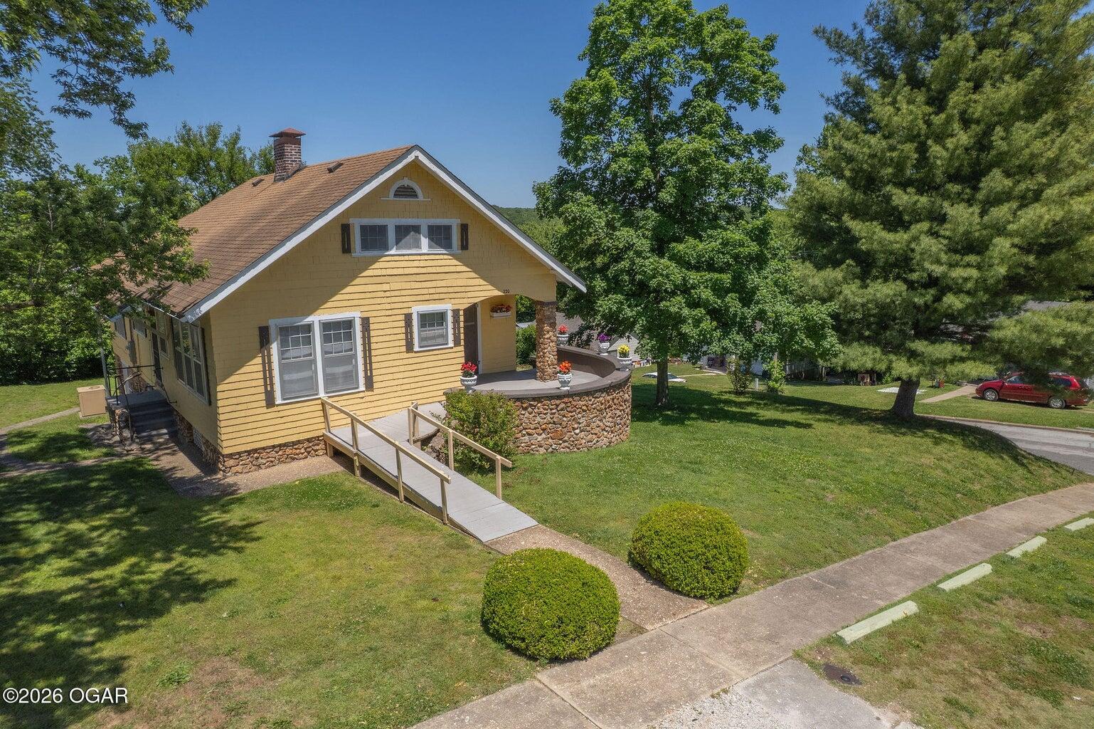 220 East Mckinney Street Property Photo 4