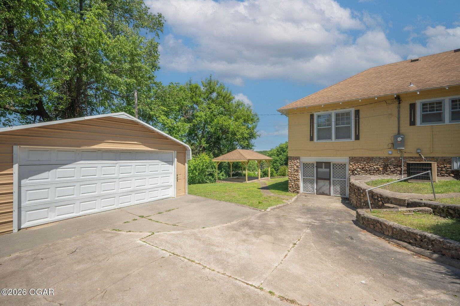 220 East Mckinney Street Property Photo 5