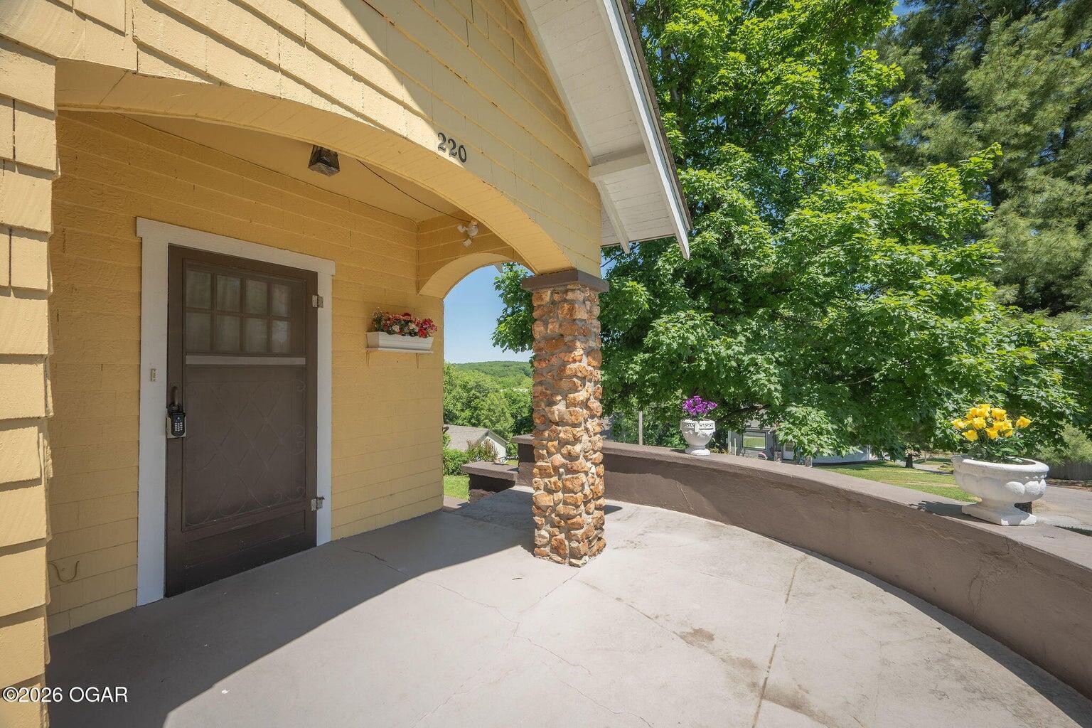 220 East Mckinney Street Property Photo 6