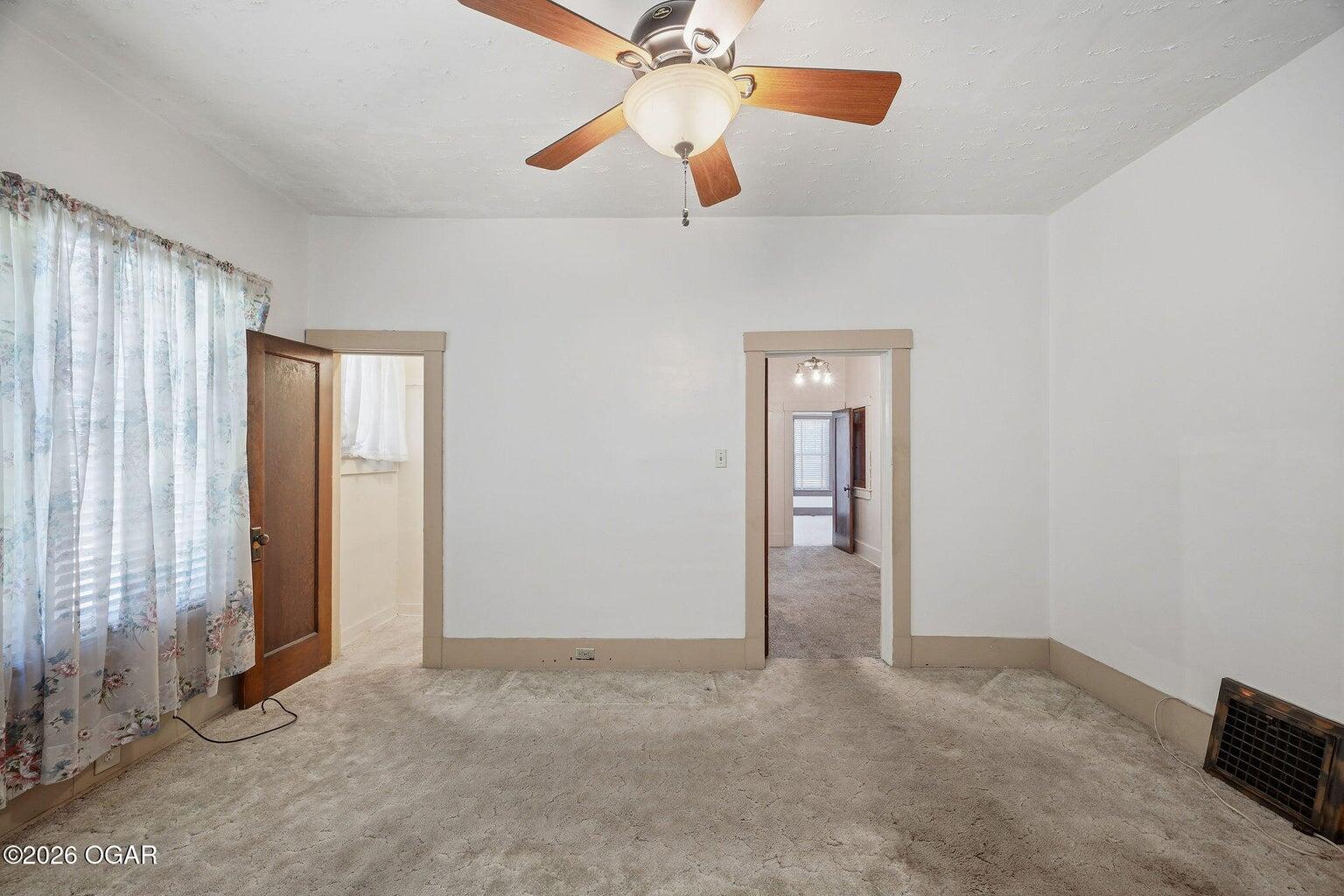 220 East Mckinney Street Property Photo 9