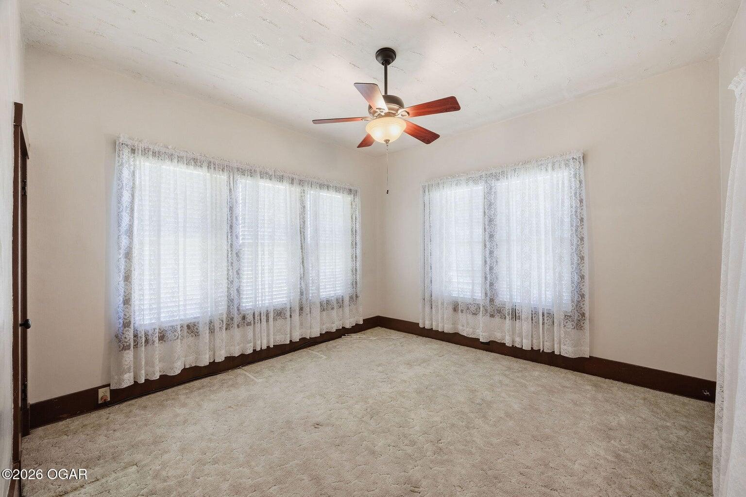 220 East Mckinney Street Property Photo 11